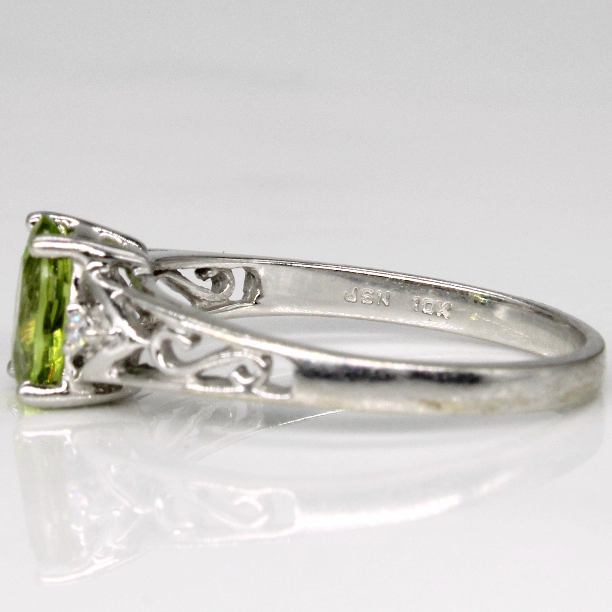 Peridot & Diamond Ring | 0.72ct, 0.02ctw | SZ 5.75 |
