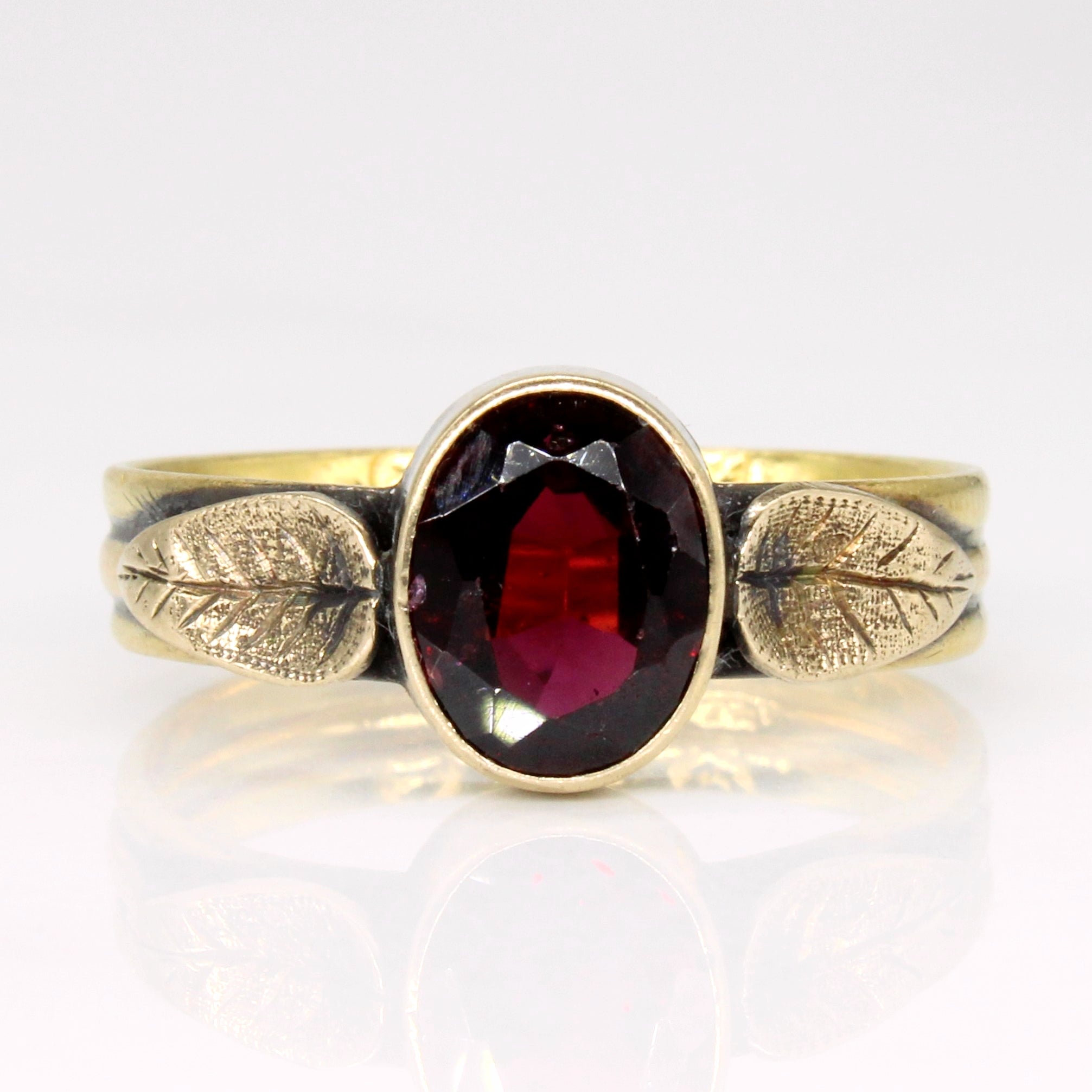 Bague vintage en grenat en forme de feuille | 1,30 ct | Taille 8 |