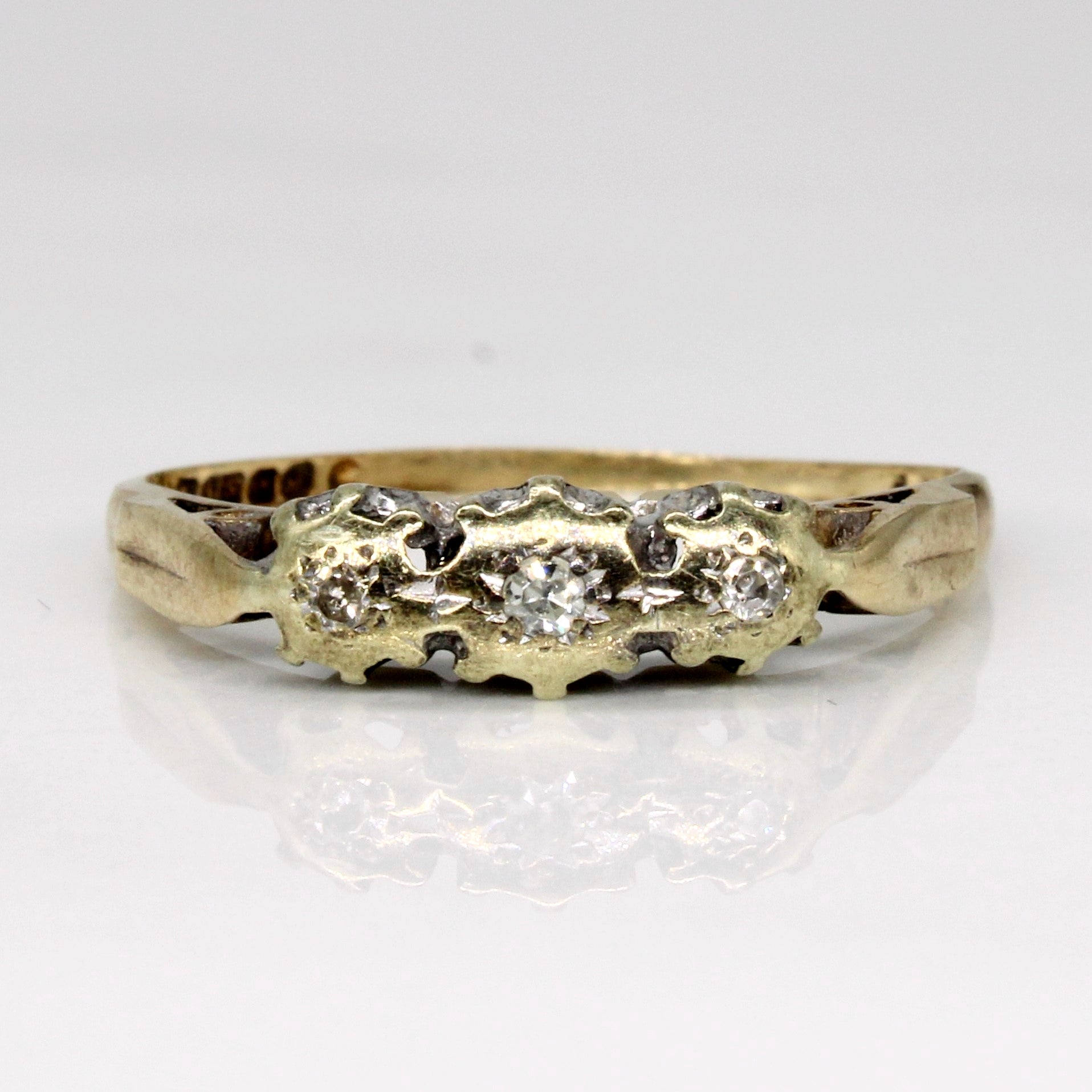 Bague sertie de diamants illusion Birmingham 1978 | 0,03 ct | Taille 7,25 |