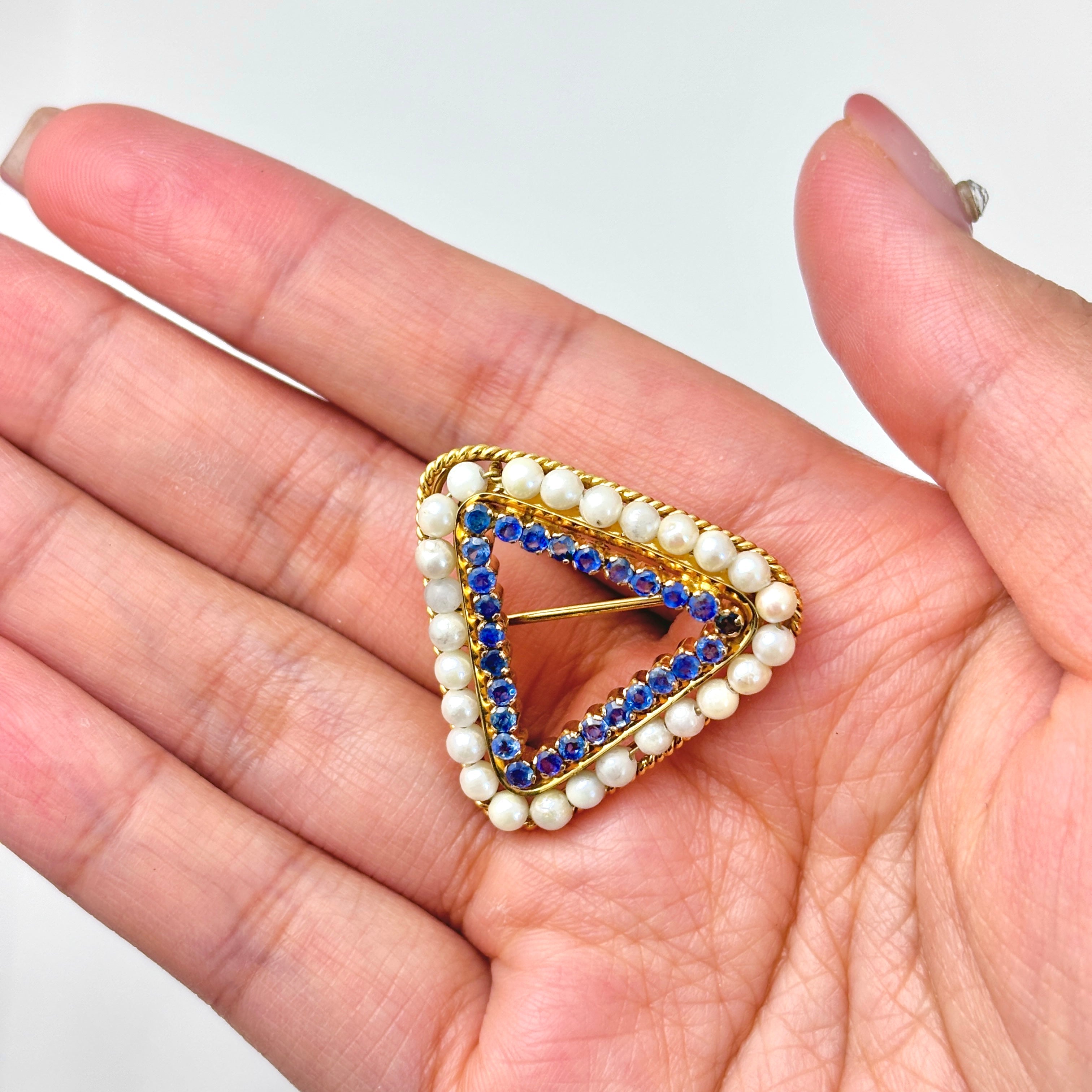 18k Yellow Gold Sapphire and Pearl Brooch | 1.44ctw, 2.50~3.00mm | 3.5cm