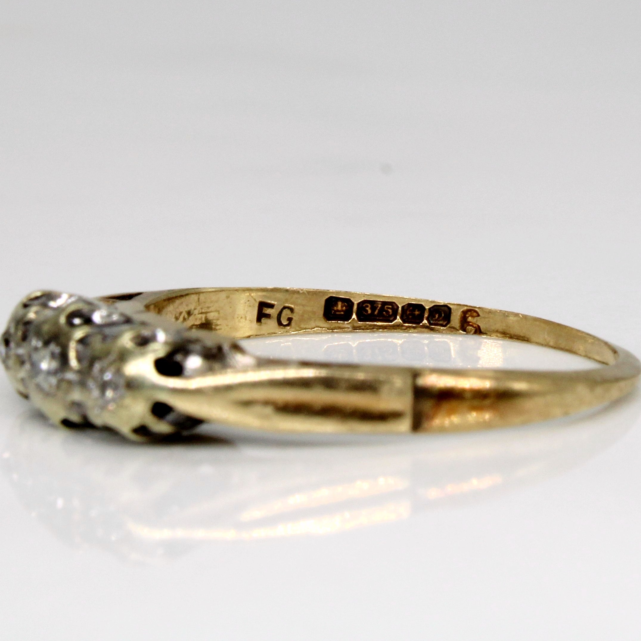 Bague sertie de diamants illusion Birmingham 1978 | 0,03 ct | Taille 7,25 |