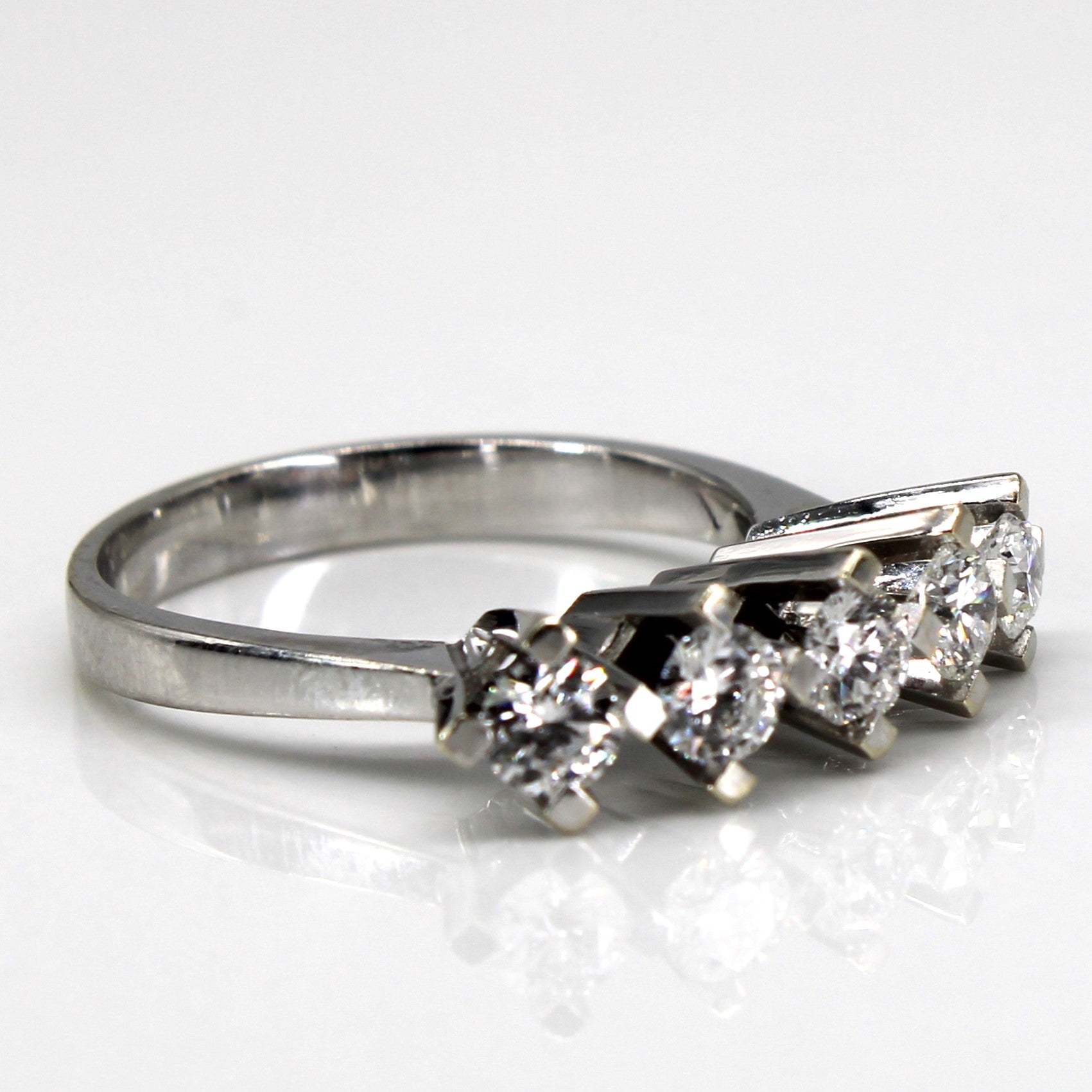 Bague en or 18 carats sertie de cinq diamants | 1 ct au total | Taille 8,25 |