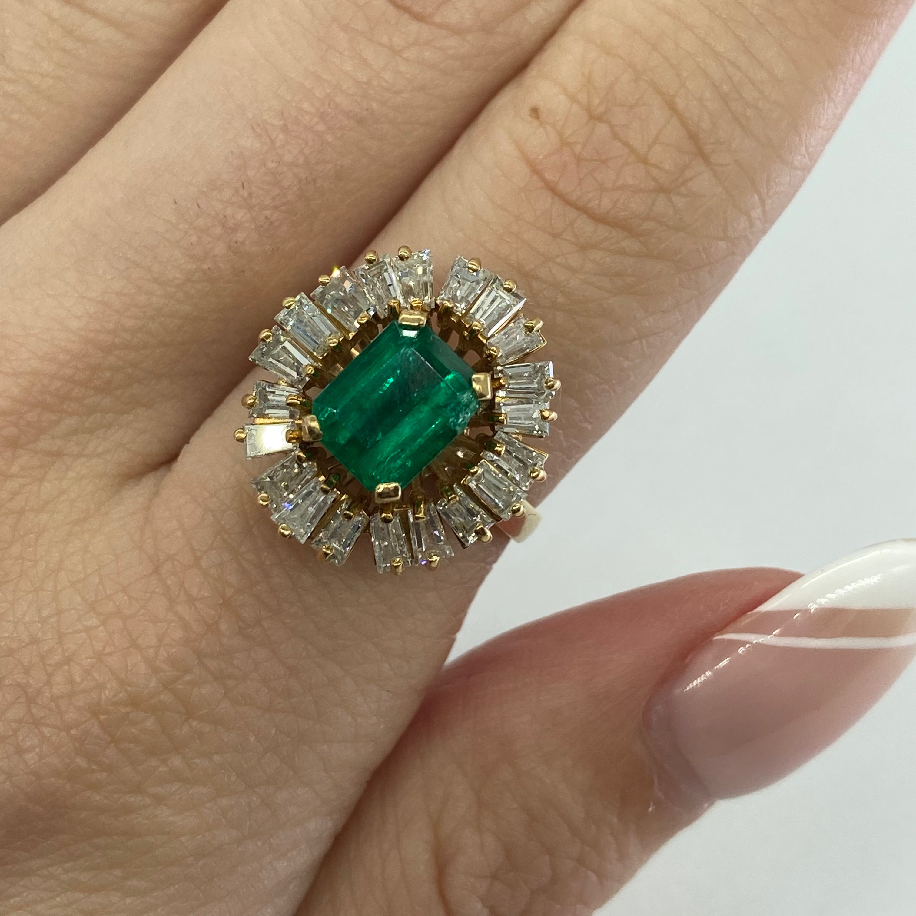 Bague cocktail émeraude et diamants baguette | 2,18 ct, 1,09 ct au total | Taille 5,75 |