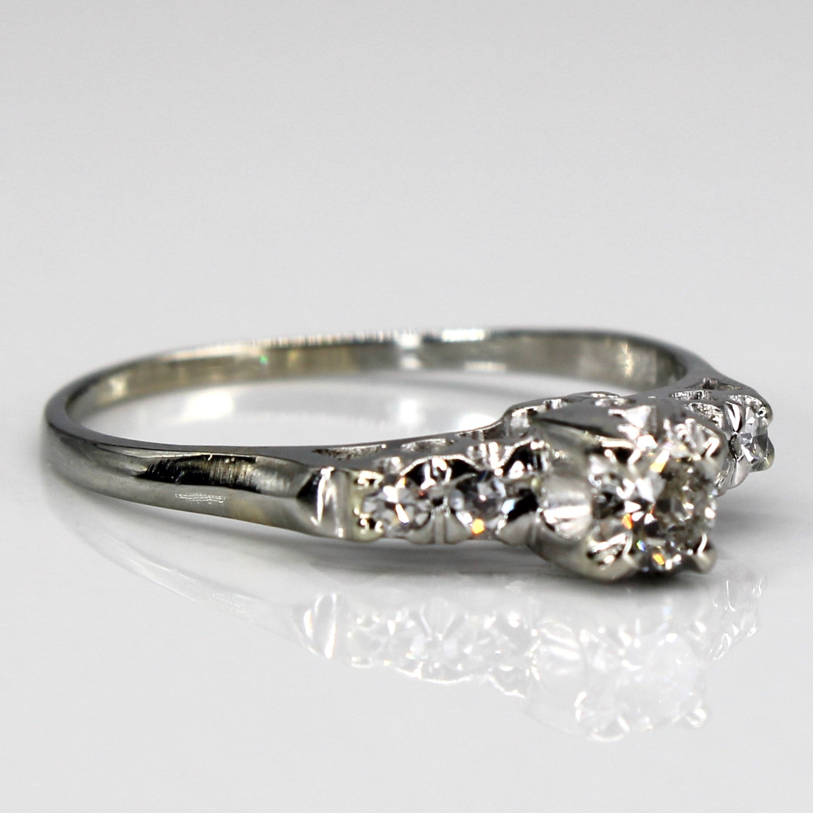 Solitaire with Accents Diamond Ring | 0.31ctw | SZ 7.25 |