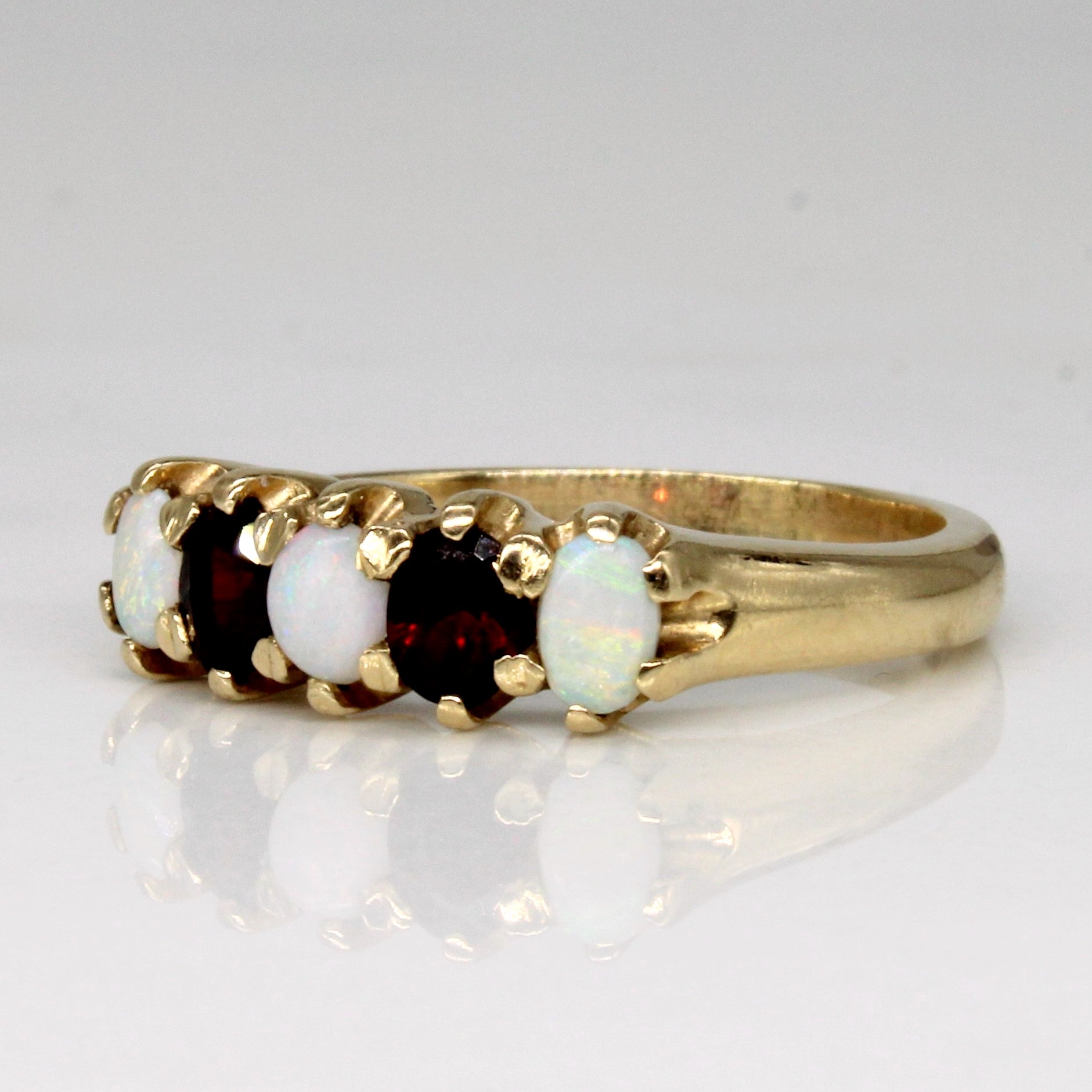 Bague cocktail Grenat et Opale | 0,30 ct, 0,30 ct | Taille 6,25 |