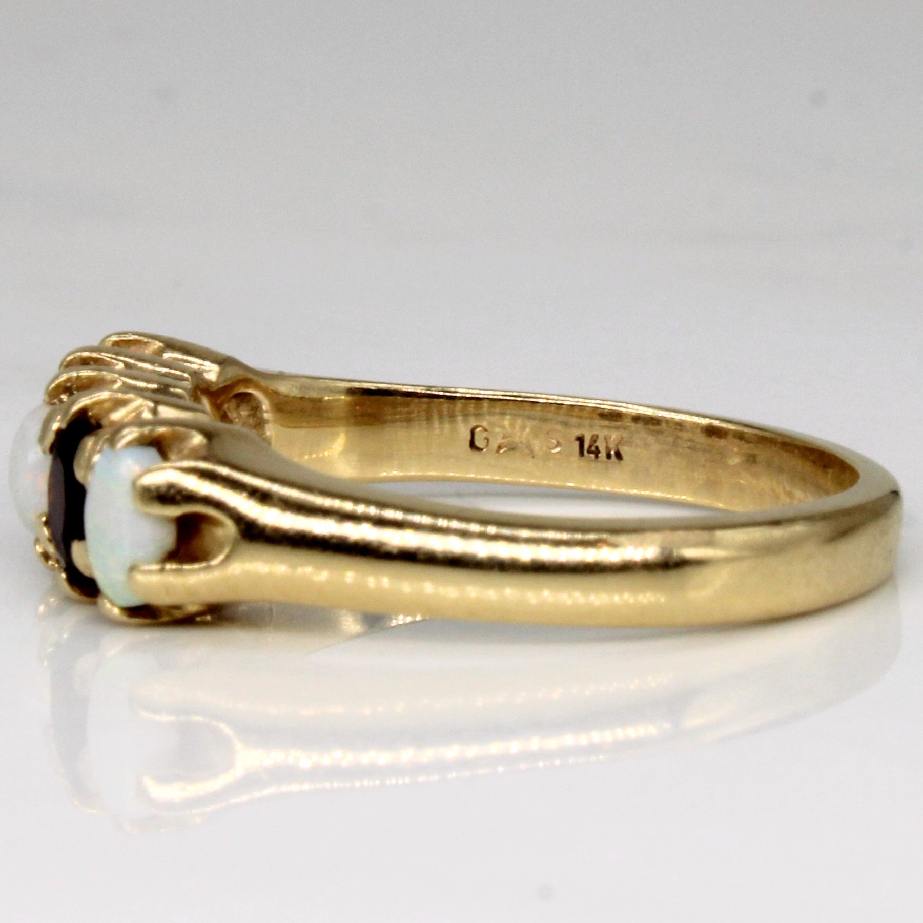 Bague cocktail Grenat et Opale | 0,30 ct, 0,30 ct | Taille 6,25 |
