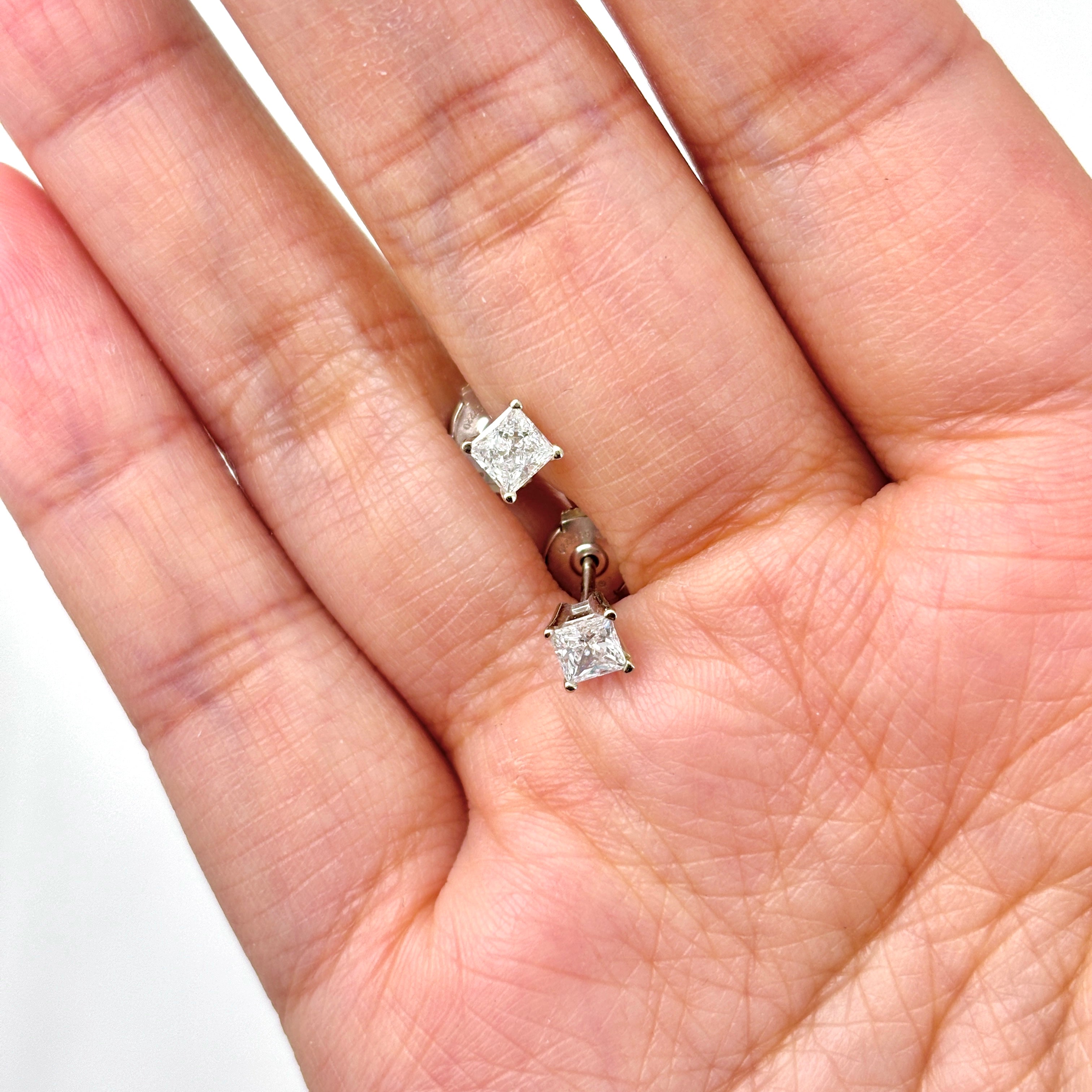 Boucles d'oreilles puces en diamant princesse | 0,62 ct |