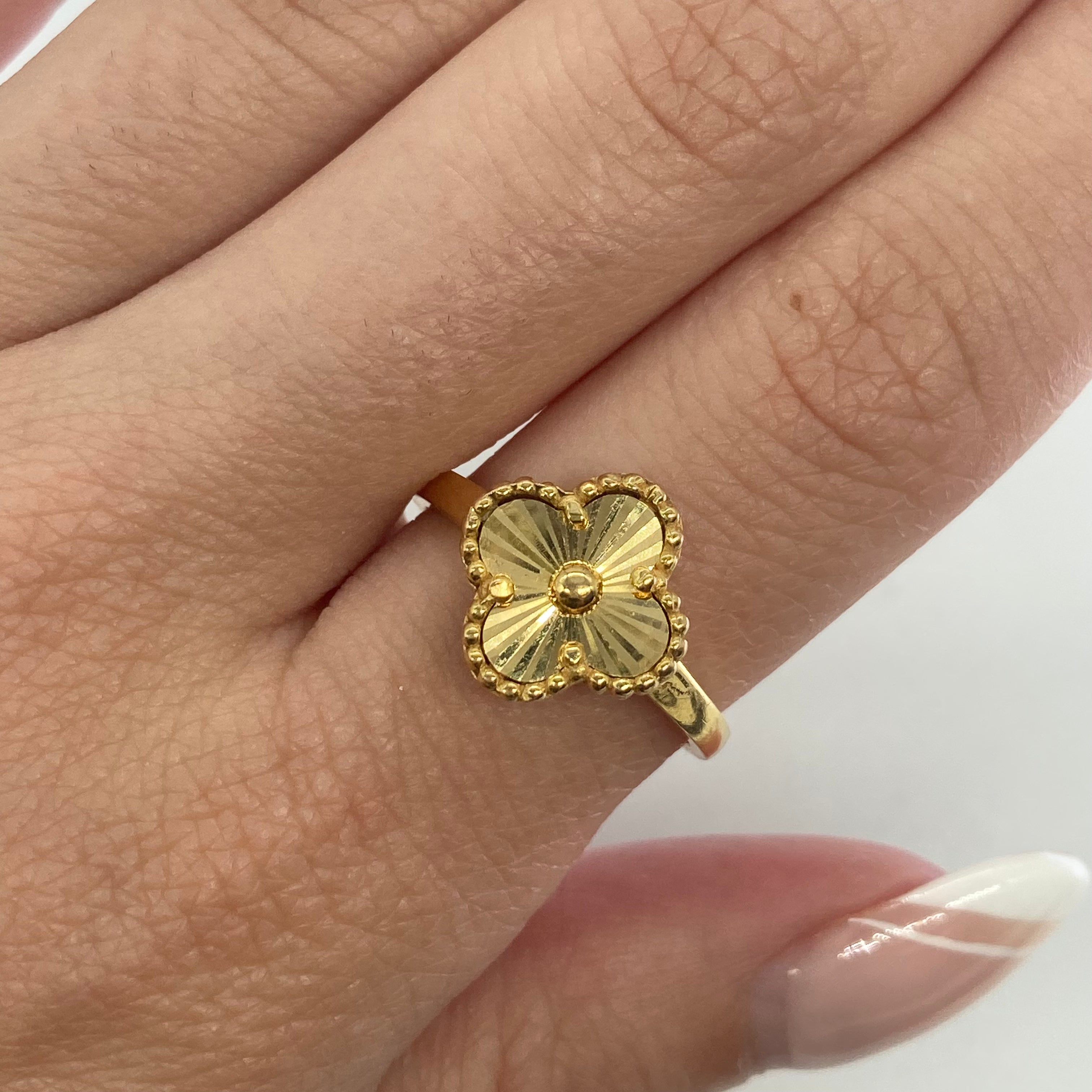 Bague fleur en or jaune | Taille 7,75 |