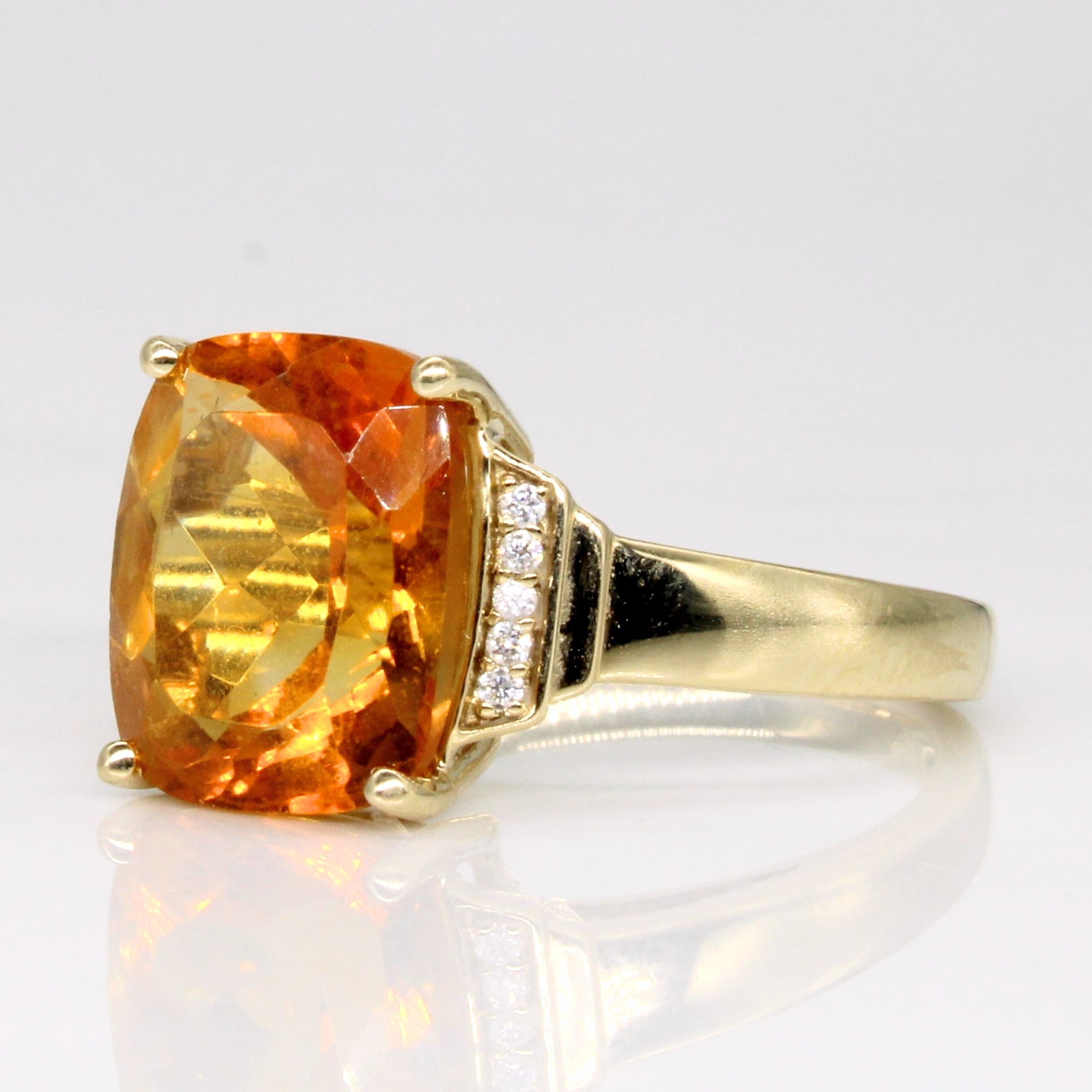 Bague cocktail en citrine et diamants | 3,50 ct, 0,04 ct au total | Taille 6,75 |