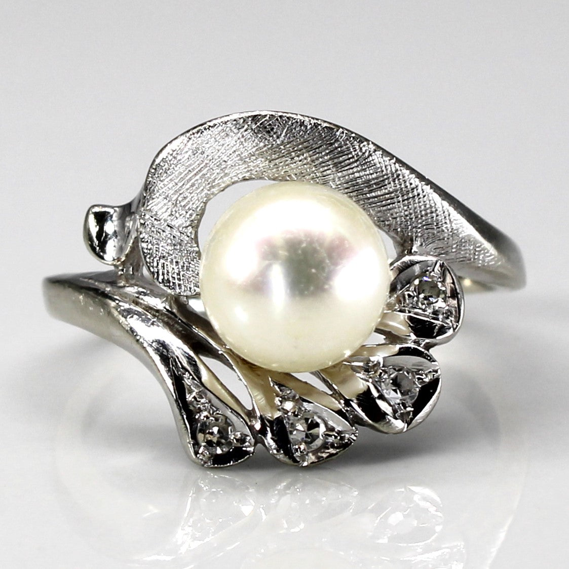 Pearl & Diamond Cocktail Ring | 0.04ctw | SZ 5.25 |