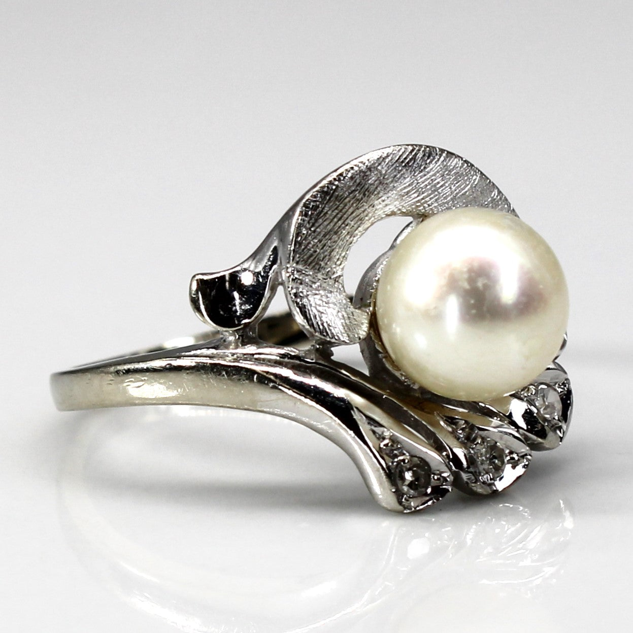 Pearl & Diamond Cocktail Ring | 0.04ctw | SZ 5.25 |