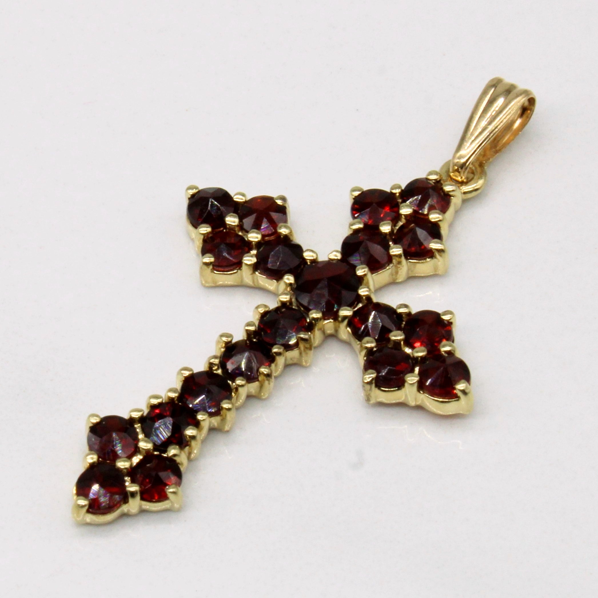 Pendentif croix en grenat | 1,70 ct |