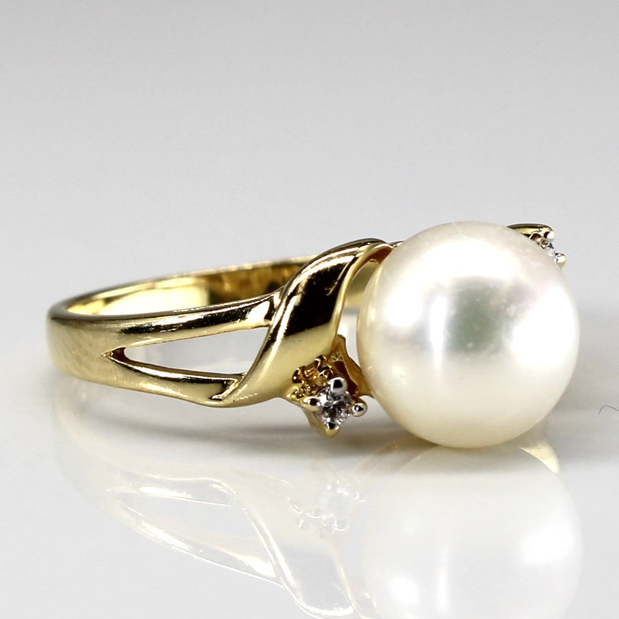 Three Stone Pearl & Diamond Ring | 0.03ctw | SZ 6.75 |