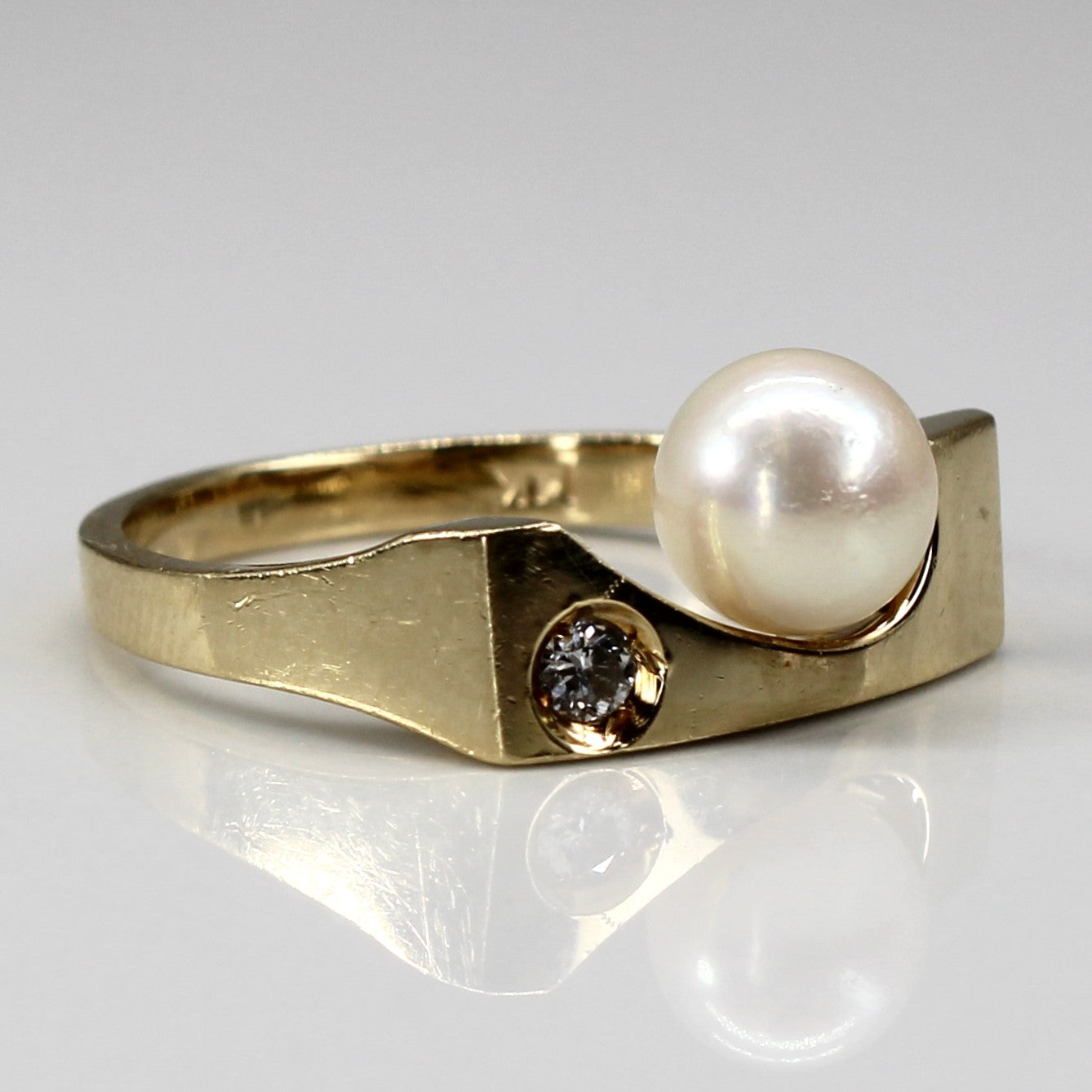 Pearl & Diamond Ring | 0.04ct | SZ 7 |