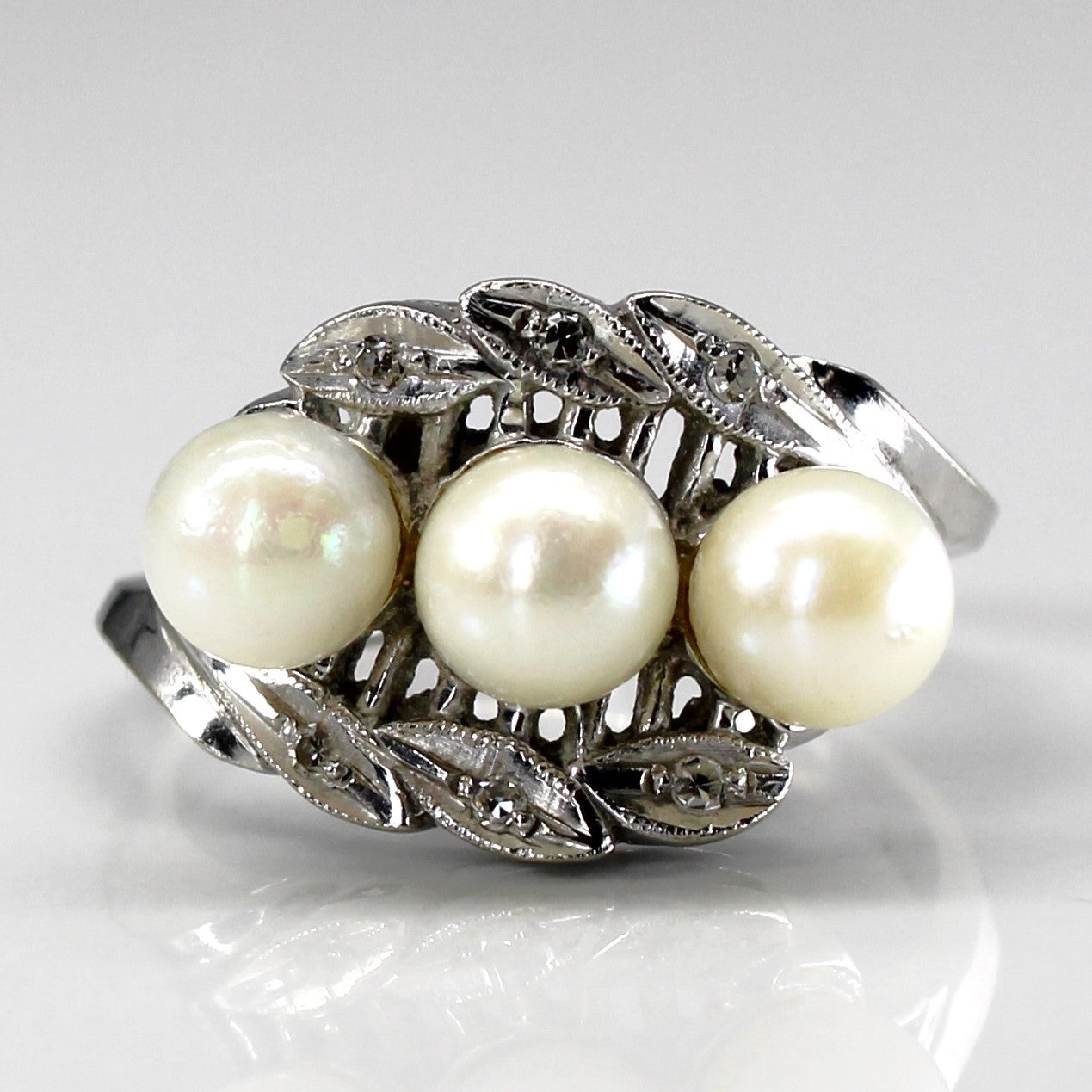 Three Stone Pearl & Diamond Ring | 0.04ctw | SZ 5.5 |