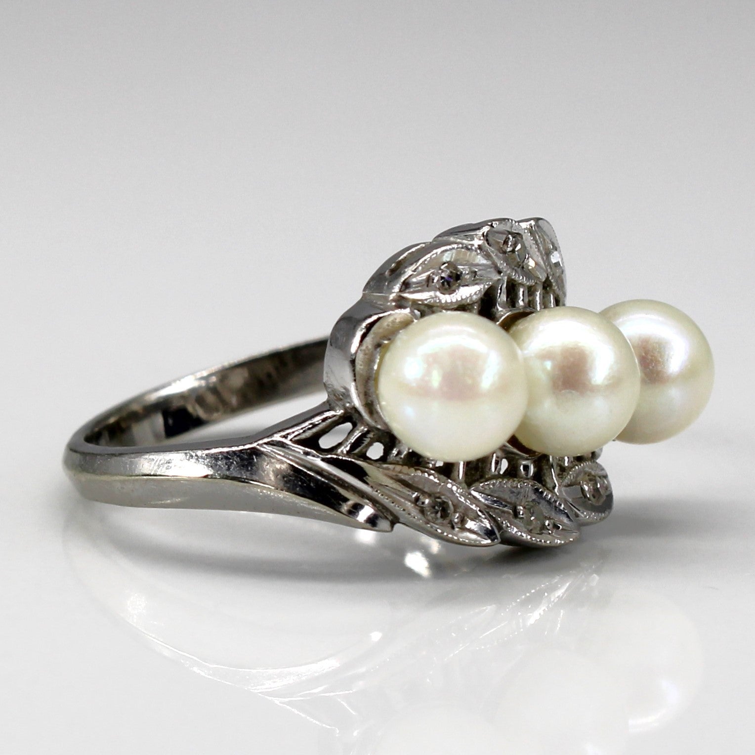 Three Stone Pearl & Diamond Ring | 0.04ctw | SZ 5.5 |