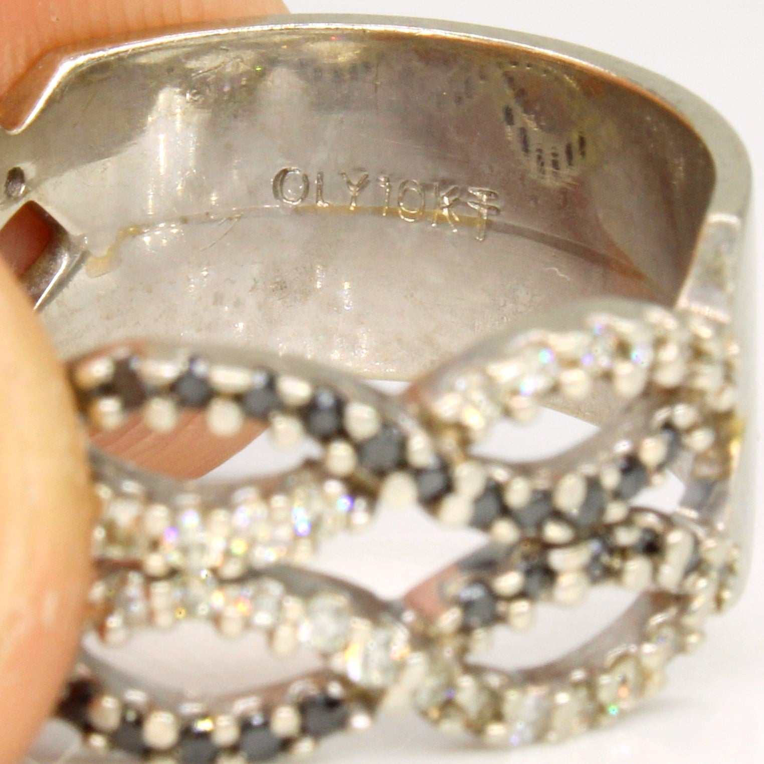 Black & White Weaving Diamond Ring | 0.24ctw, 0.24ctw | SZ 6.25 |