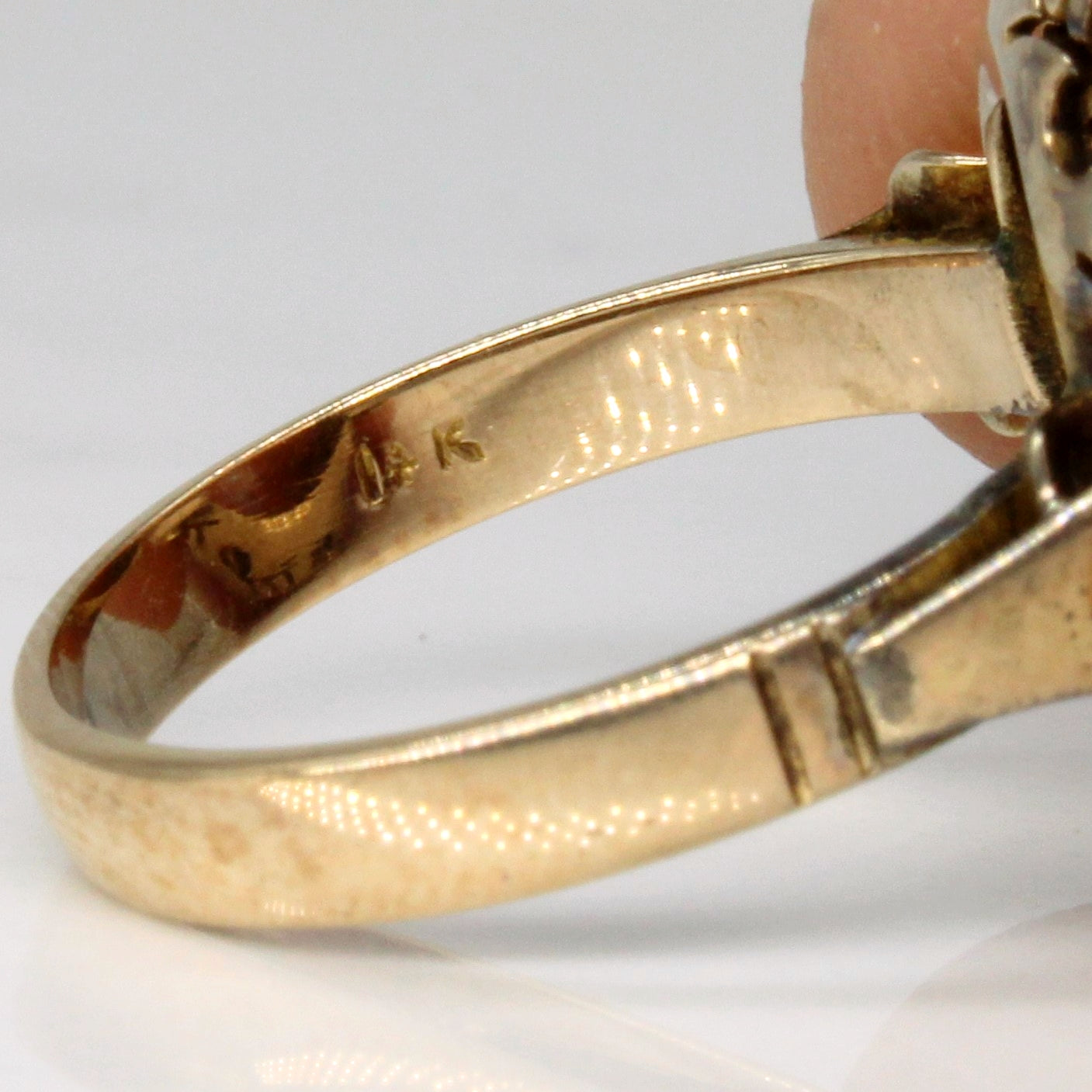 Carved Shell Cameo Ring | 3.25ct | SZ 7.25 |