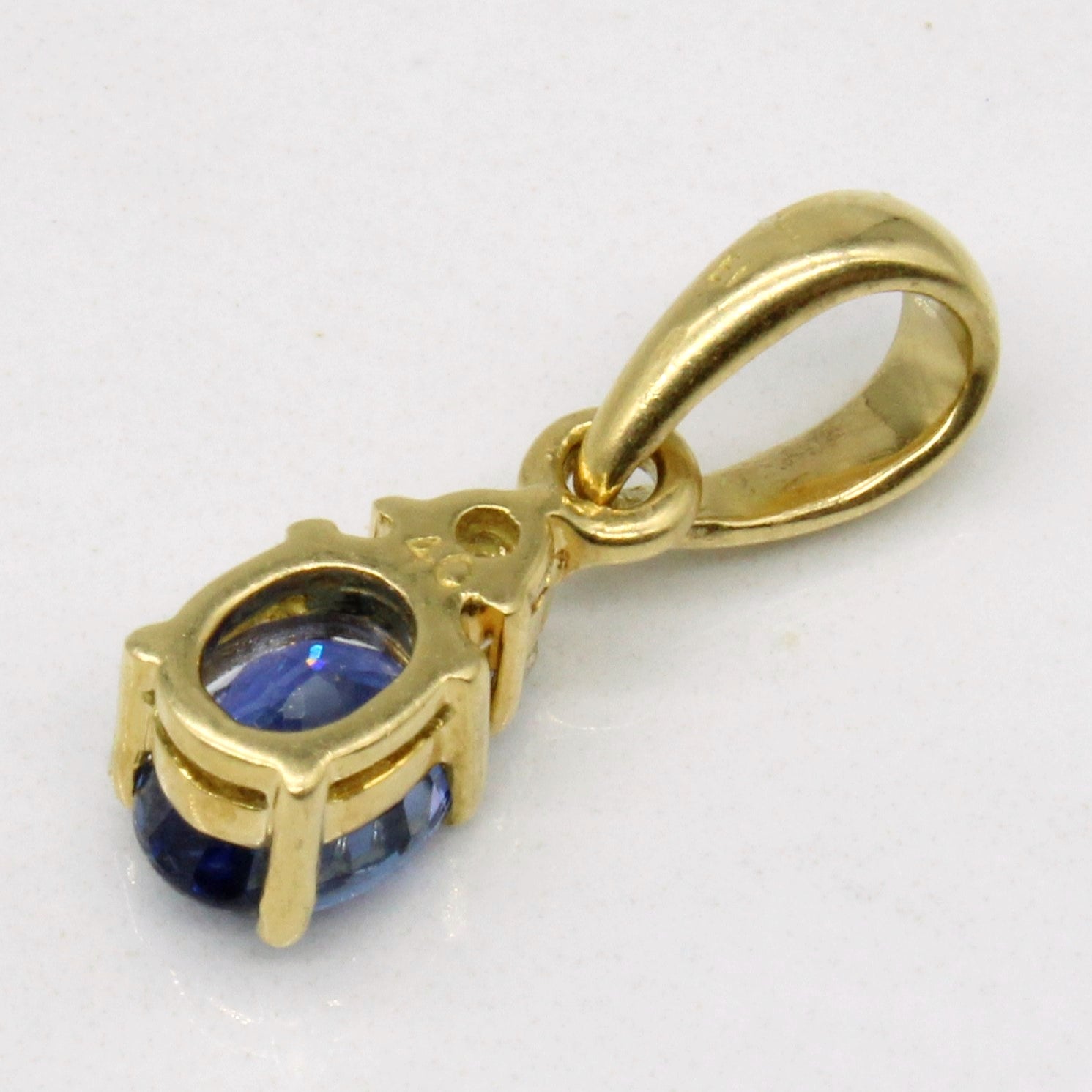 Pendentif saphir et diamant | 1,05 ct, 0,07 ct |