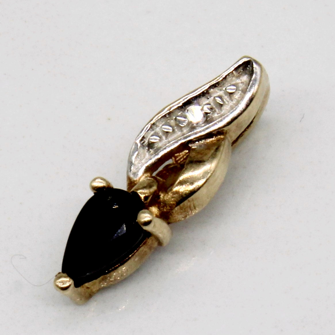 Sapphire & Diamond Pendant | 0.30ct, 0.01ct |