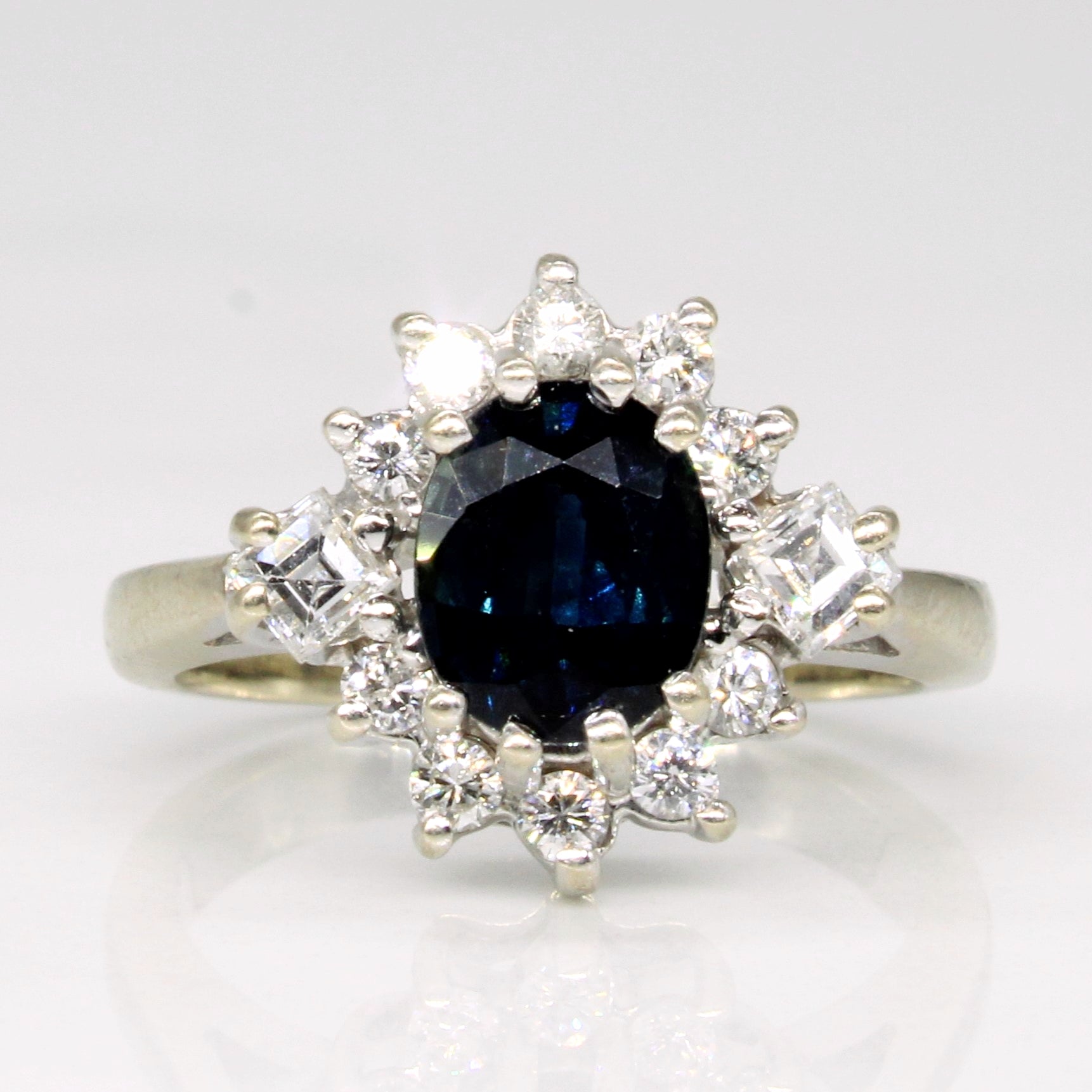 Bague halo saphir et diamants | 0,90 ct, 0,25 ct au total | Taille 2,75 |