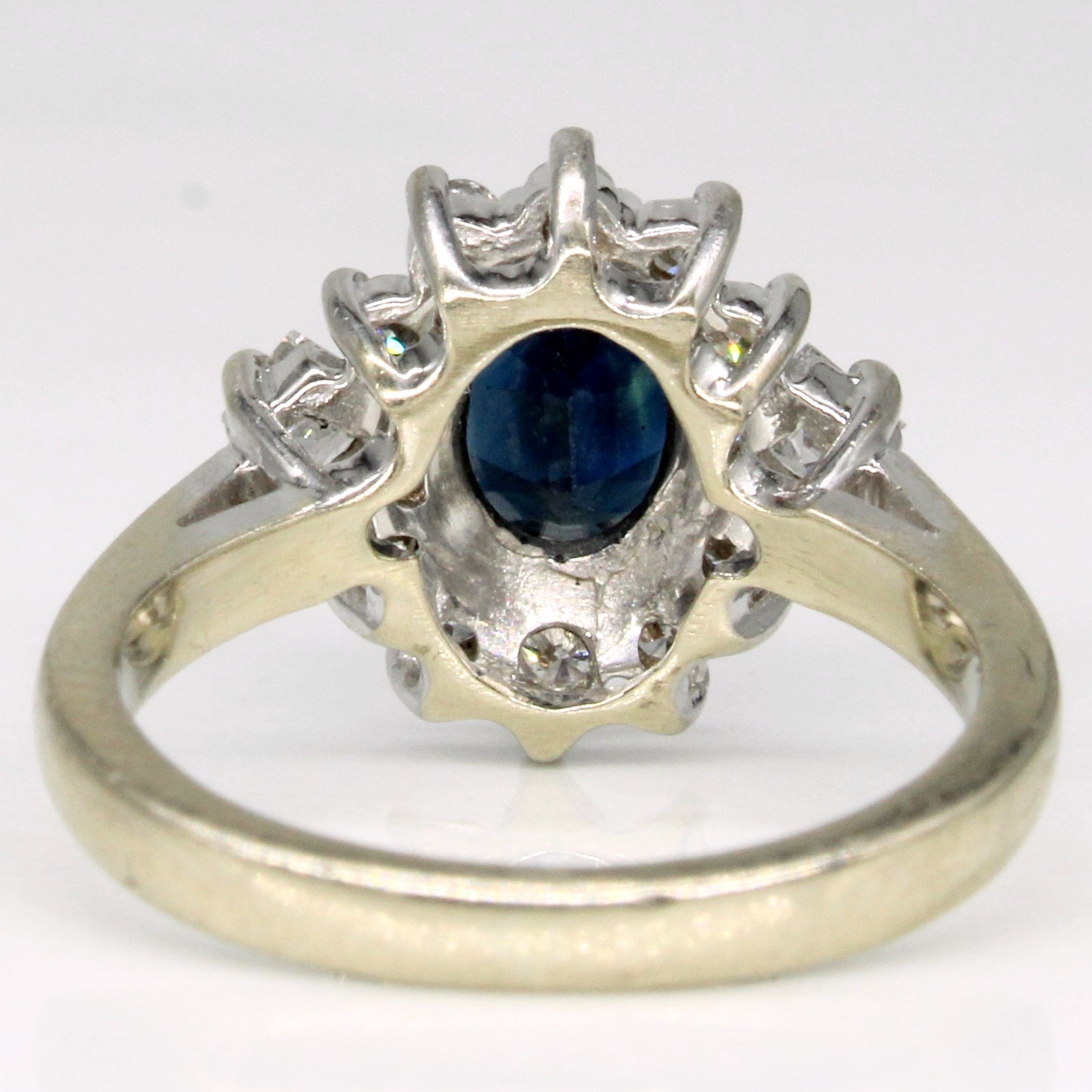 Bague halo saphir et diamants | 0,90 ct, 0,25 ct au total | Taille 2,75 |