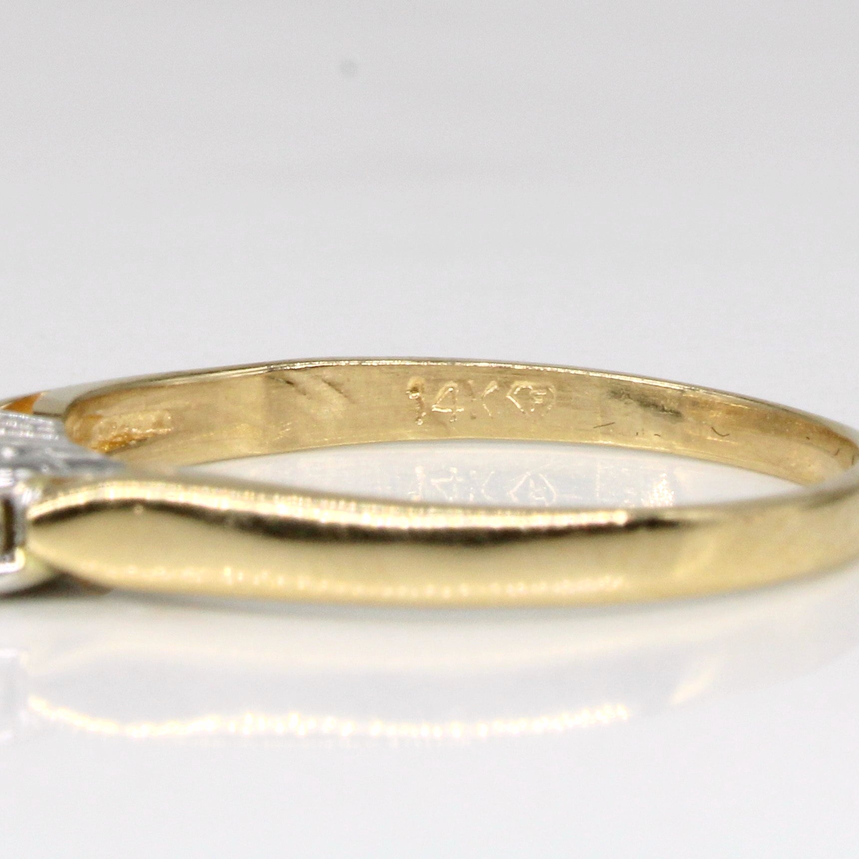 Bague en diamant et saphir | 0,16 ct au total, 0,11 ct | Taille 7,25 |