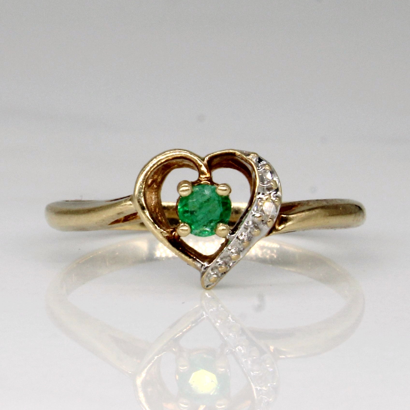 Emerald & Diamond Heart Ring | 0.07ct, 0.01ct | SZ 5.5 |