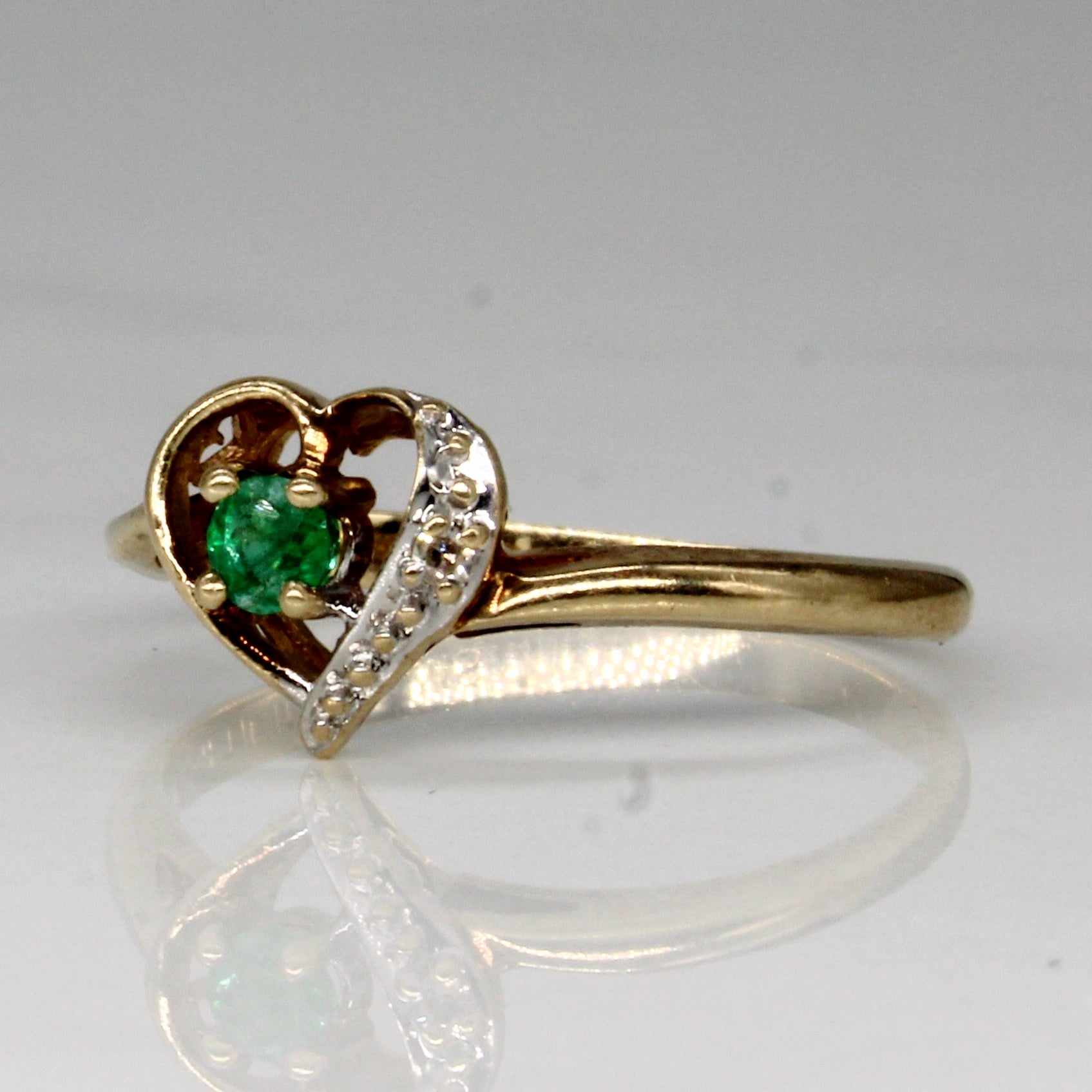 Emerald & Diamond Heart Ring | 0.07ct, 0.01ct | SZ 5.5 |