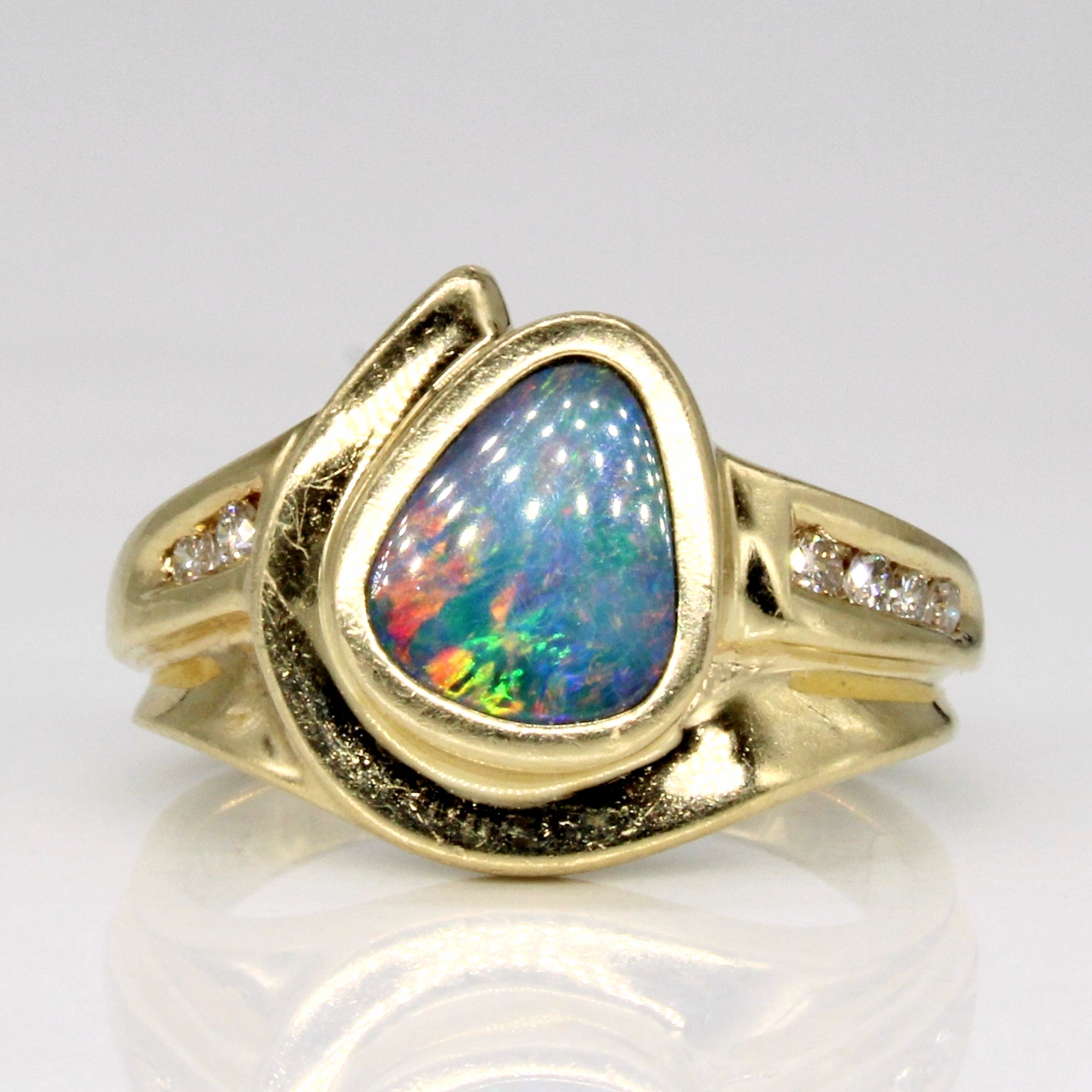 Bague cocktail doublet d'opale et diamants | 0,20 ct, 0,06 ct au total | Taille 3,5 |