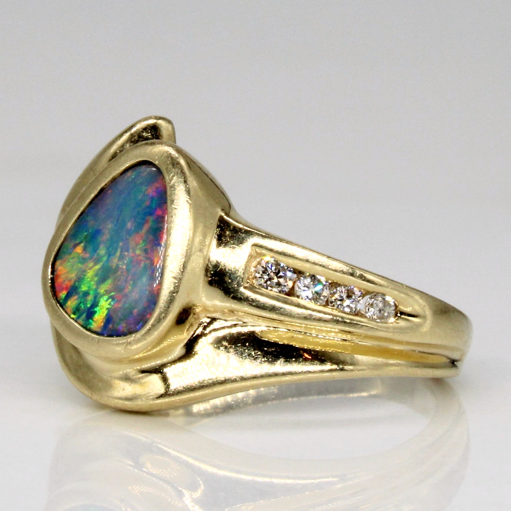 Bague cocktail doublet d'opale et diamants | 0,20 ct, 0,06 ct au total | Taille 3,5 |