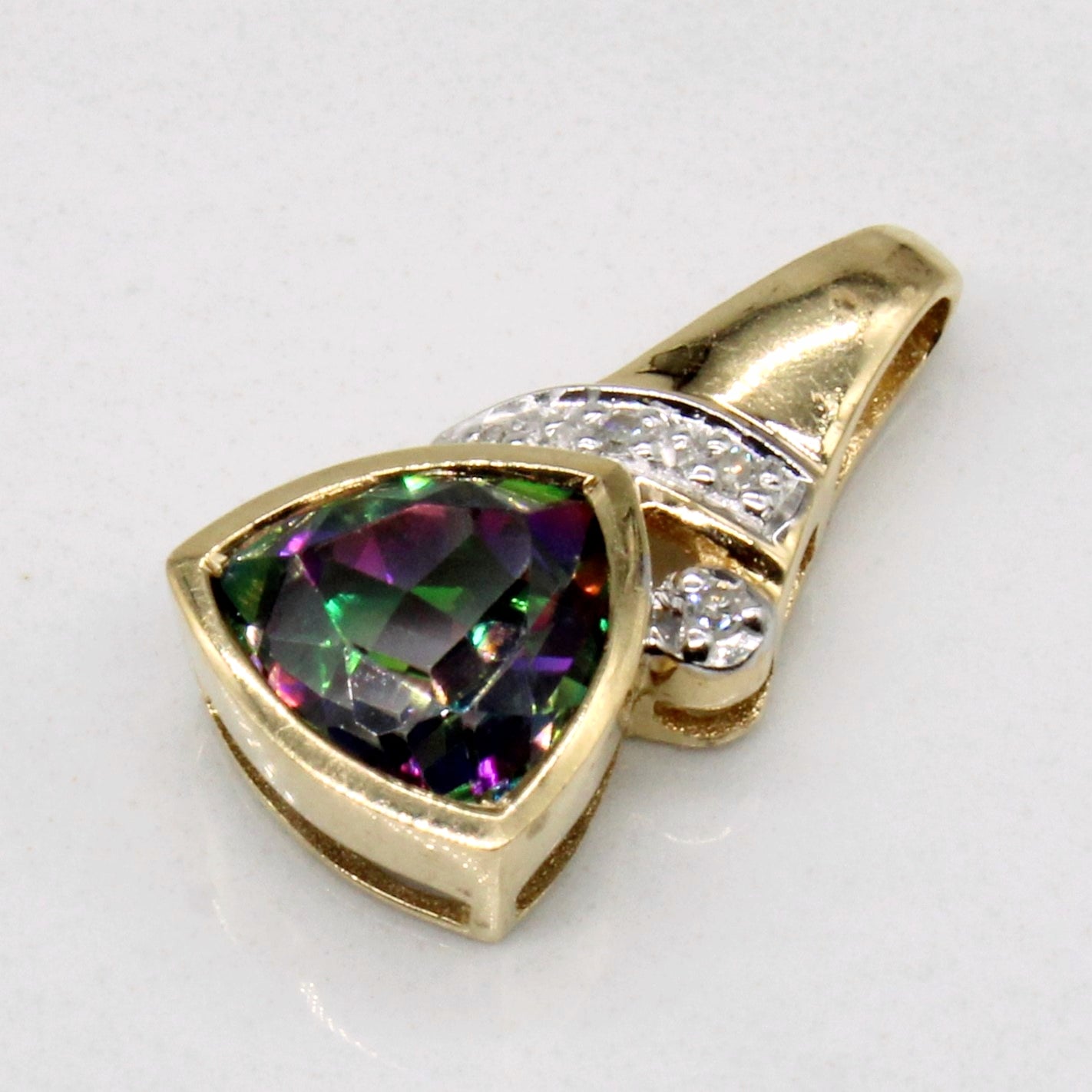 Pendentif en topaze mystique et diamants | 1,25 ct, 0,02 ct au total |