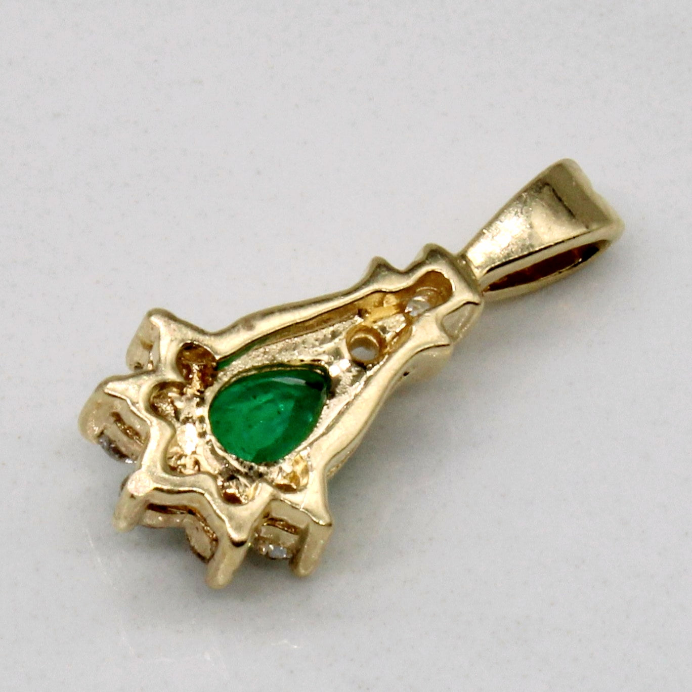 Emerald & Diamond pendant | 0.23ct, 0.05ctw |