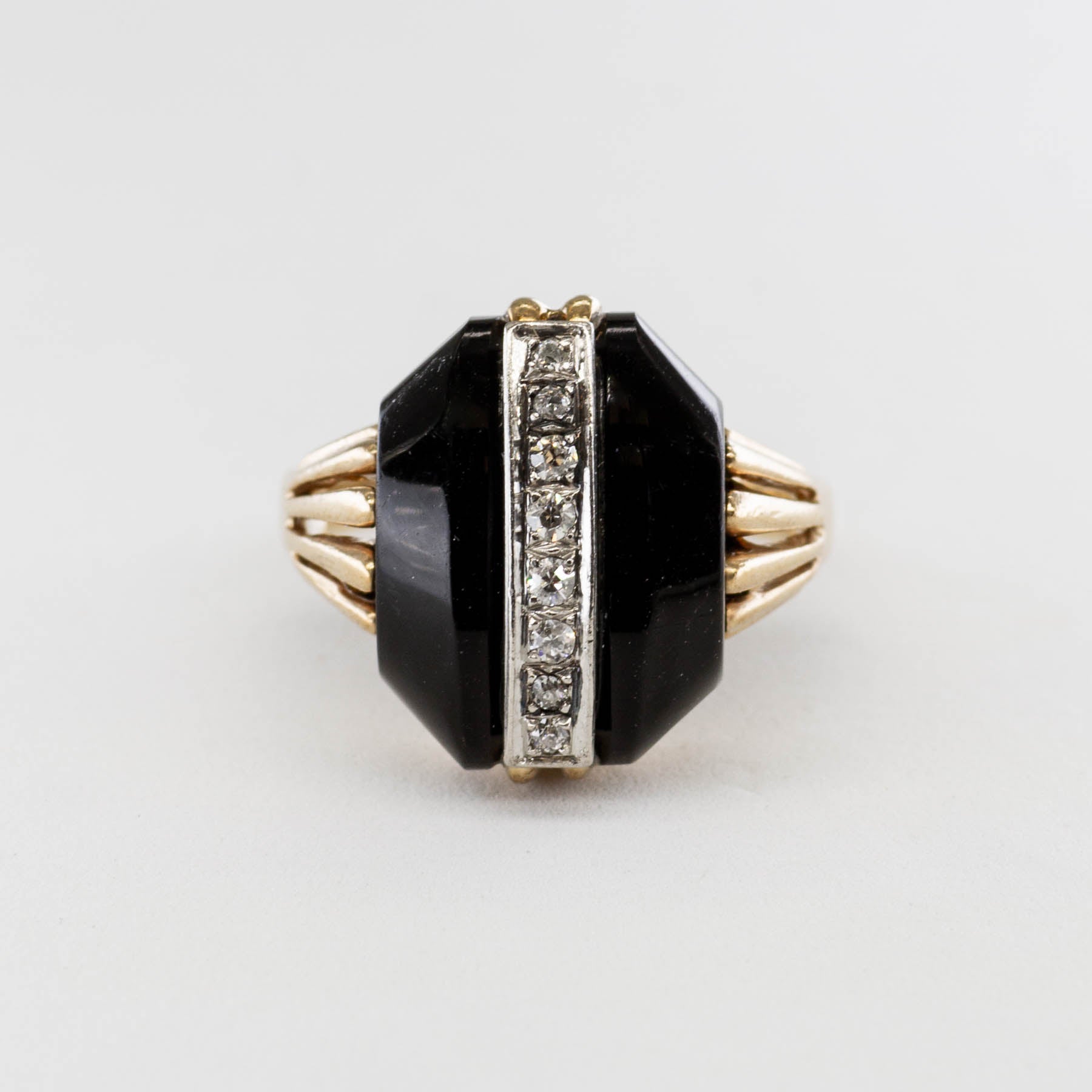 Black Onyx & Diamond Ring | 0.15ctw, 7.00 t | SZ 6.25 |
