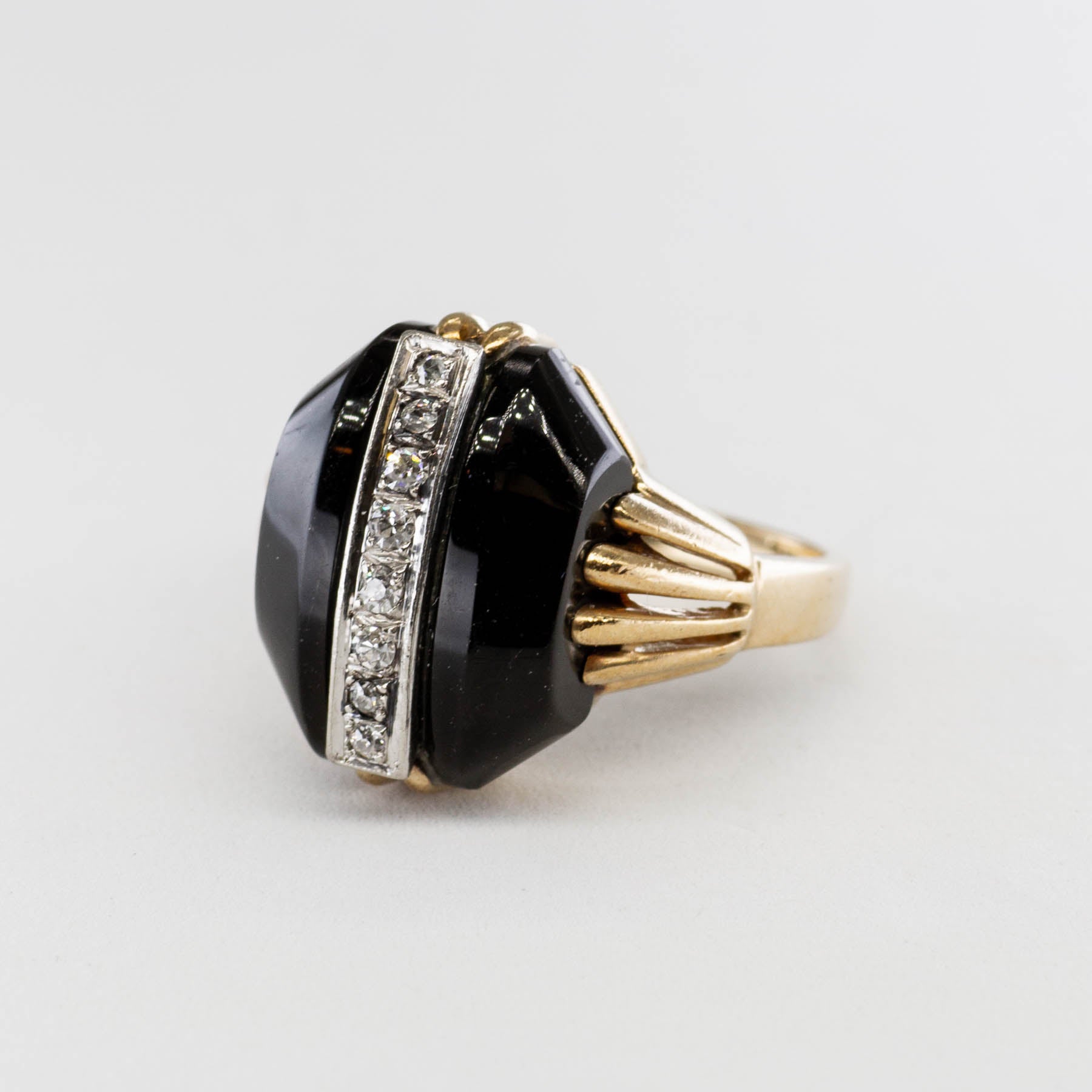 Black Onyx & Diamond Ring | 0.15ctw, 7.00 t | SZ 6.25 |
