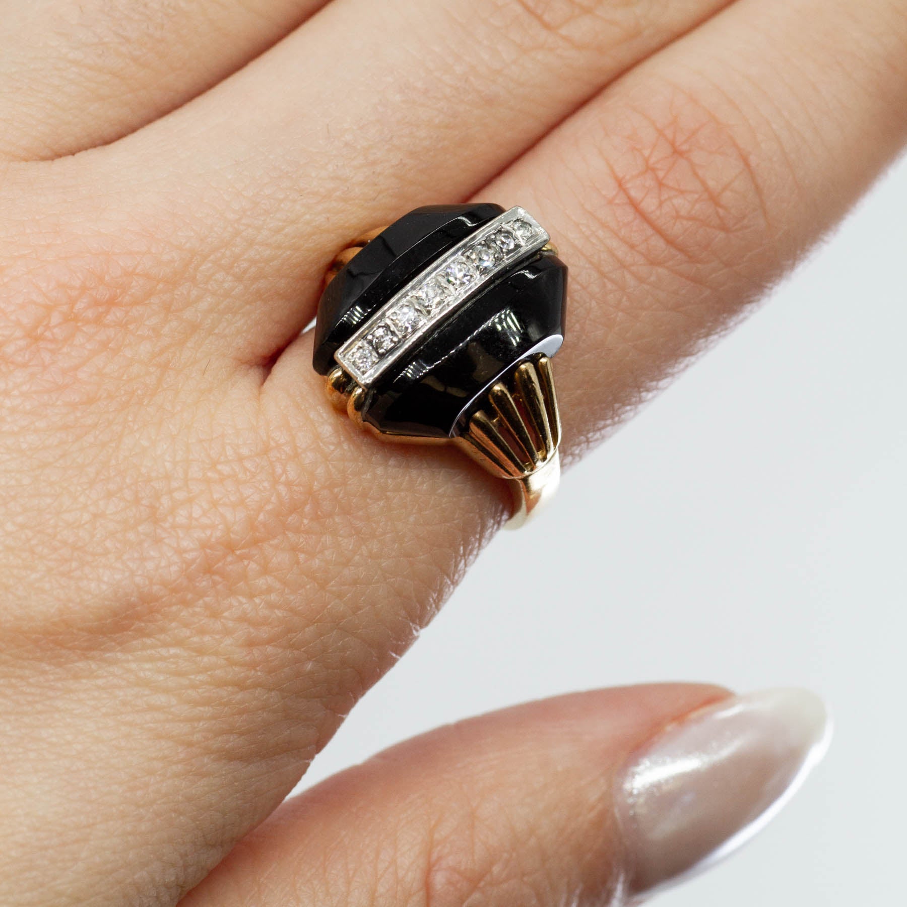 Black Onyx & Diamond Ring | 0.15ctw, 7.00 t | SZ 6.25 |
