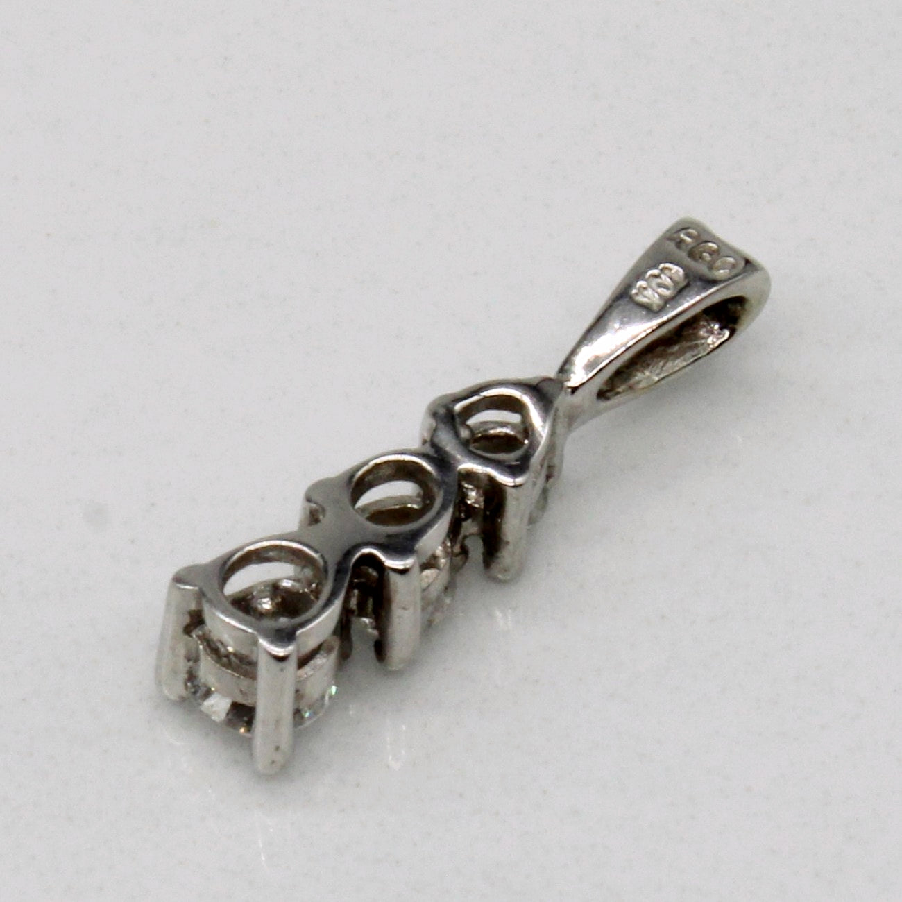Diamond Column Pendant | 0.25ctw |