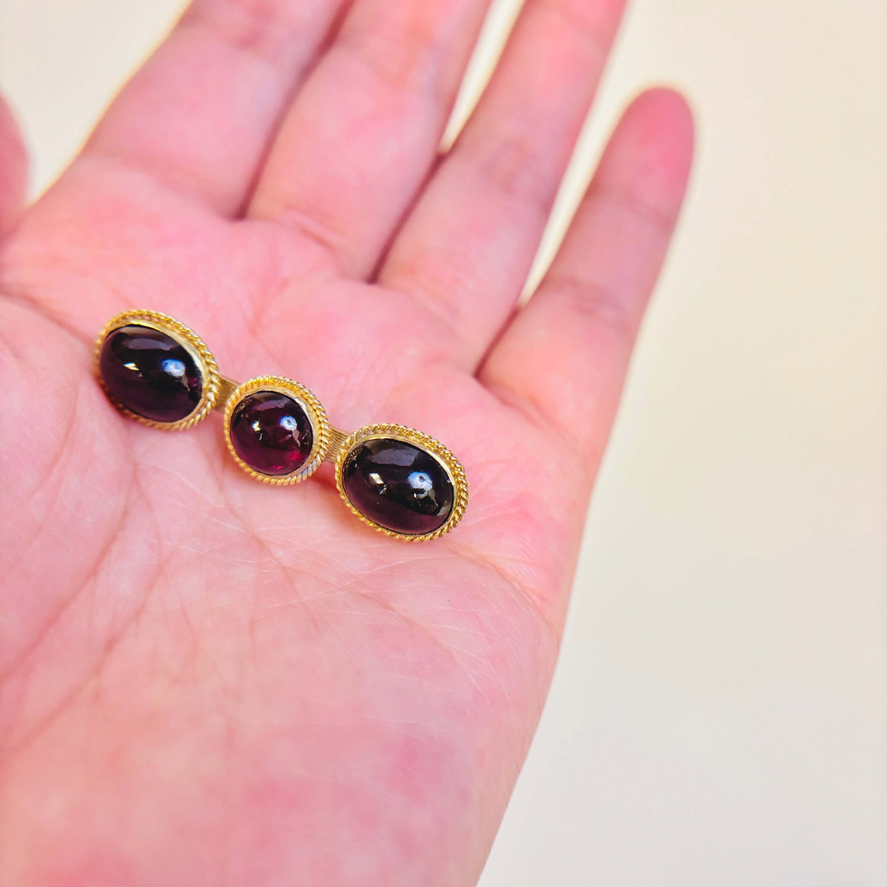 18k Yellow Gold Garnet Brooch | 12.5 ctw |
