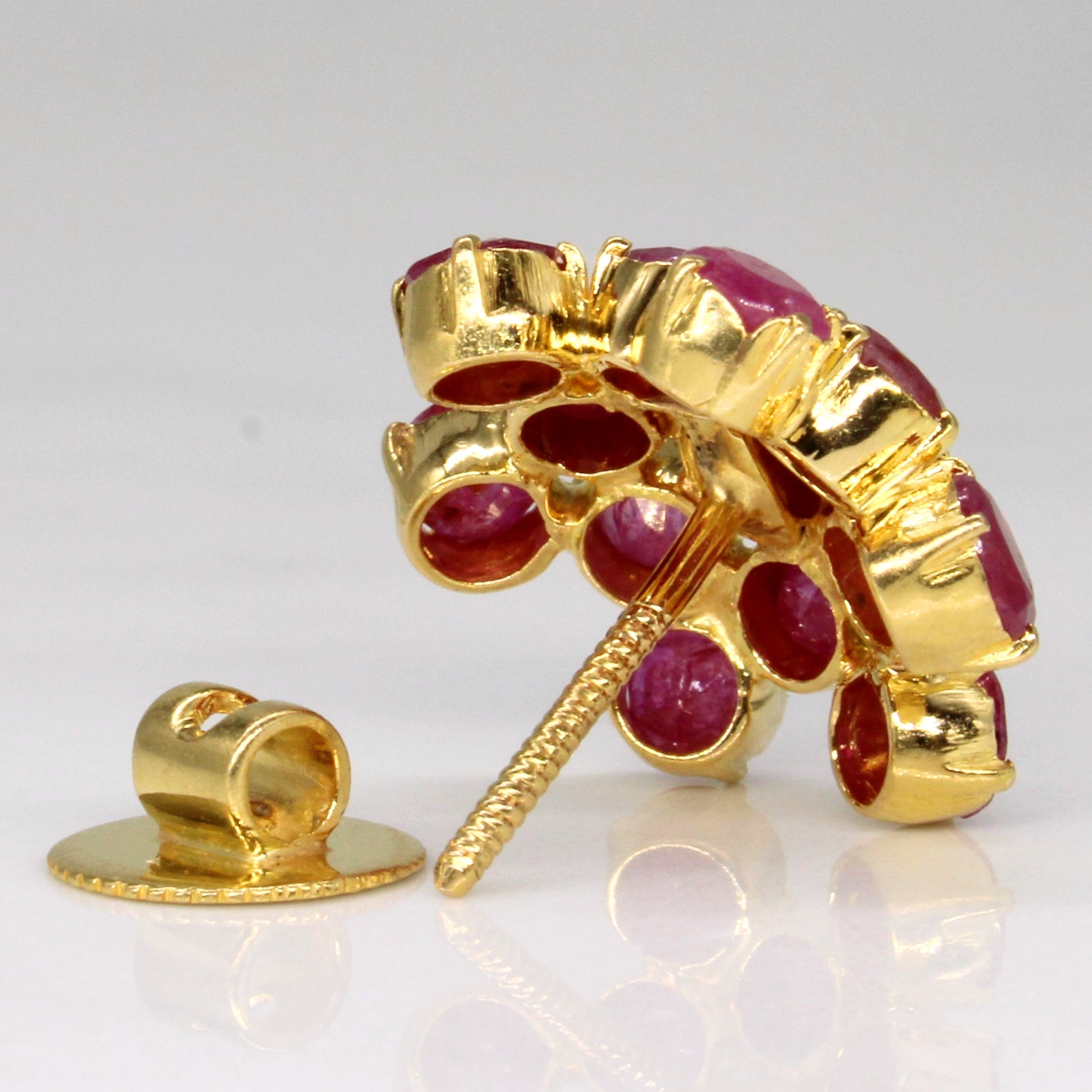 Boucles d'oreilles en rubis sertis dans du verre | 7,50 ct |