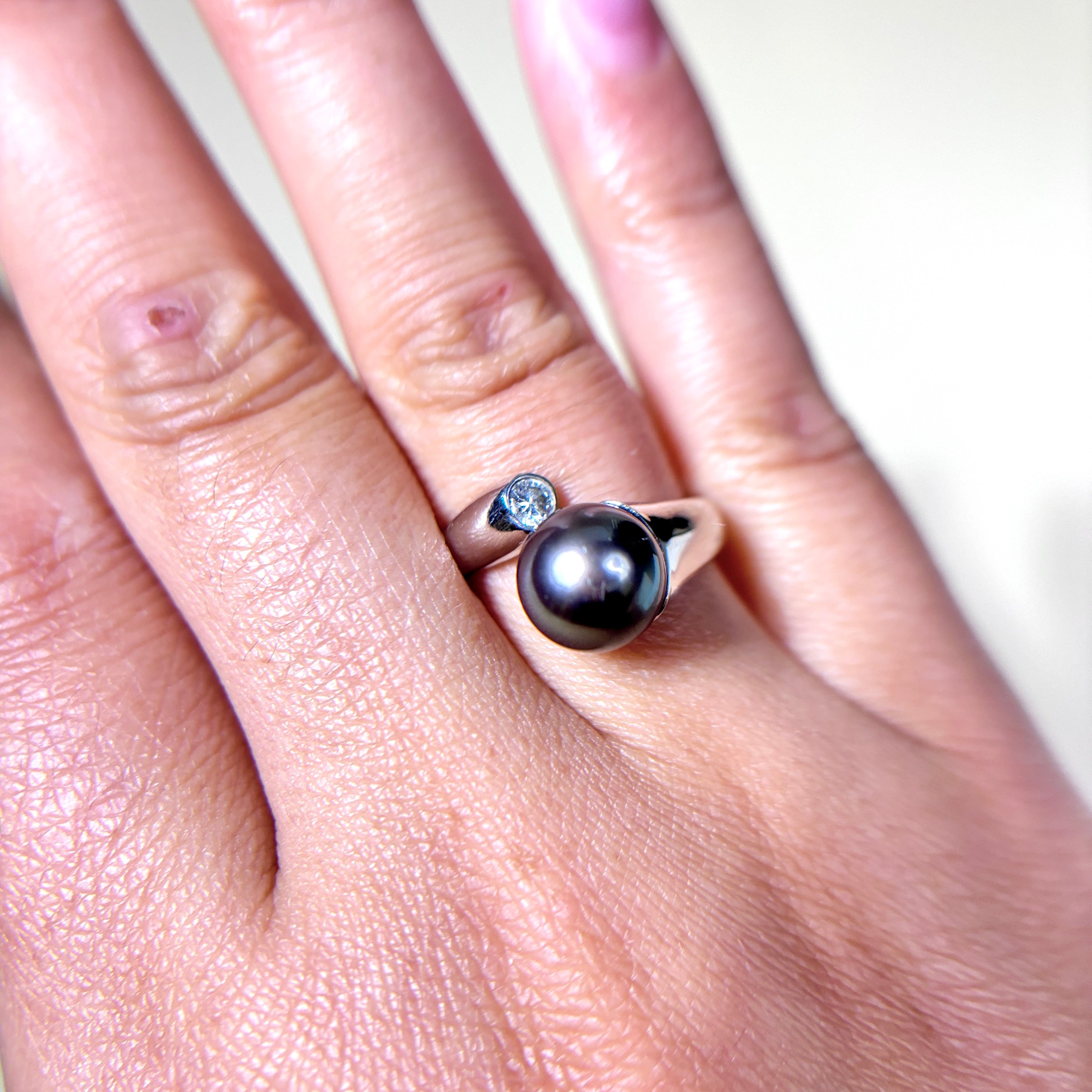 14k White Gold Black Pearl and Diamond Ring | 9.20mm, 0.15ct | SZ 6.25