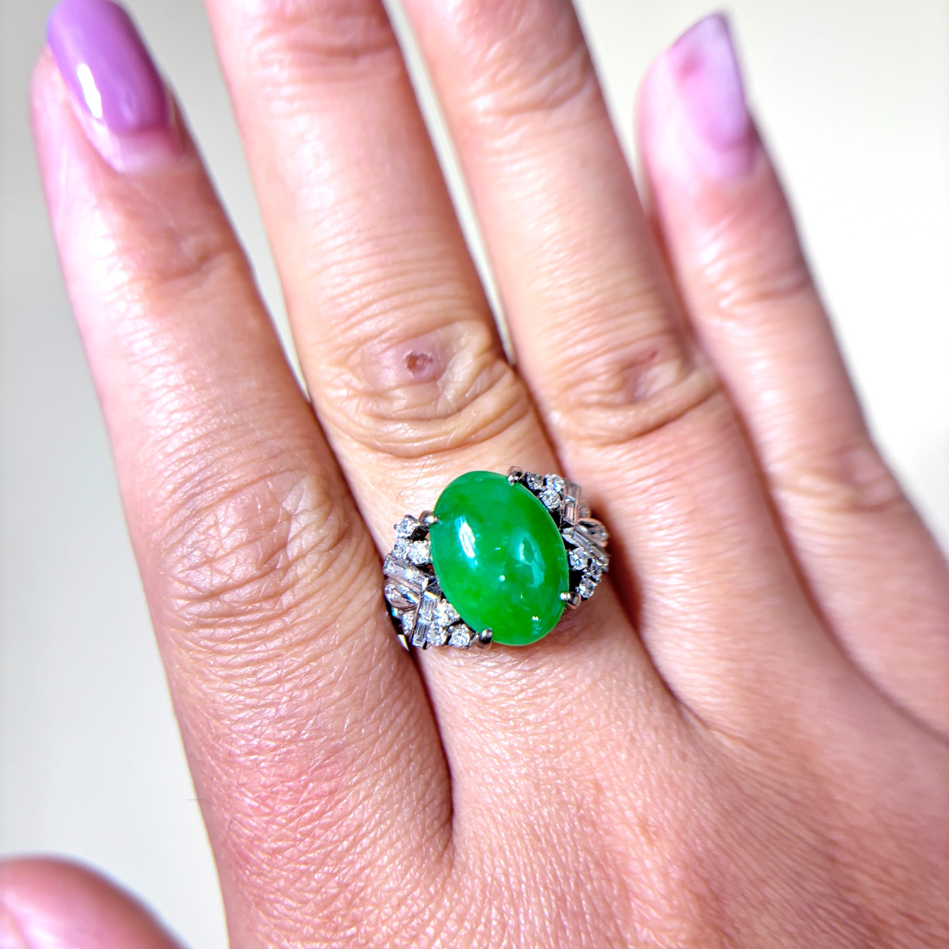 Bague en or blanc 18 carats, jade et diamants | 13,50 x 10,10 x 3,20 mm, 0,50 ct au total | Taille 7,25