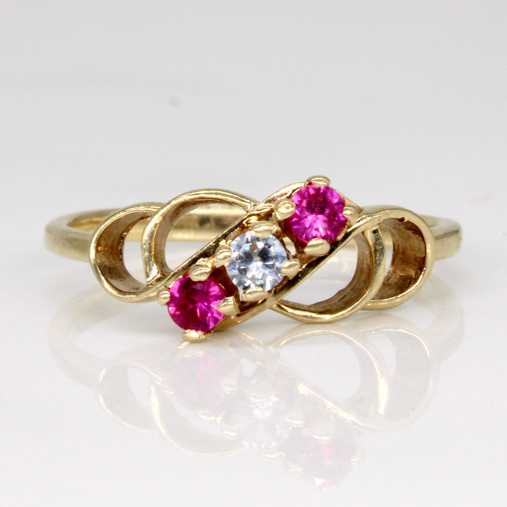Bague cascade en rubis synthétique et saphir transparent | 0,10 ct au total, 0,05 ct | Taille 5,75 |