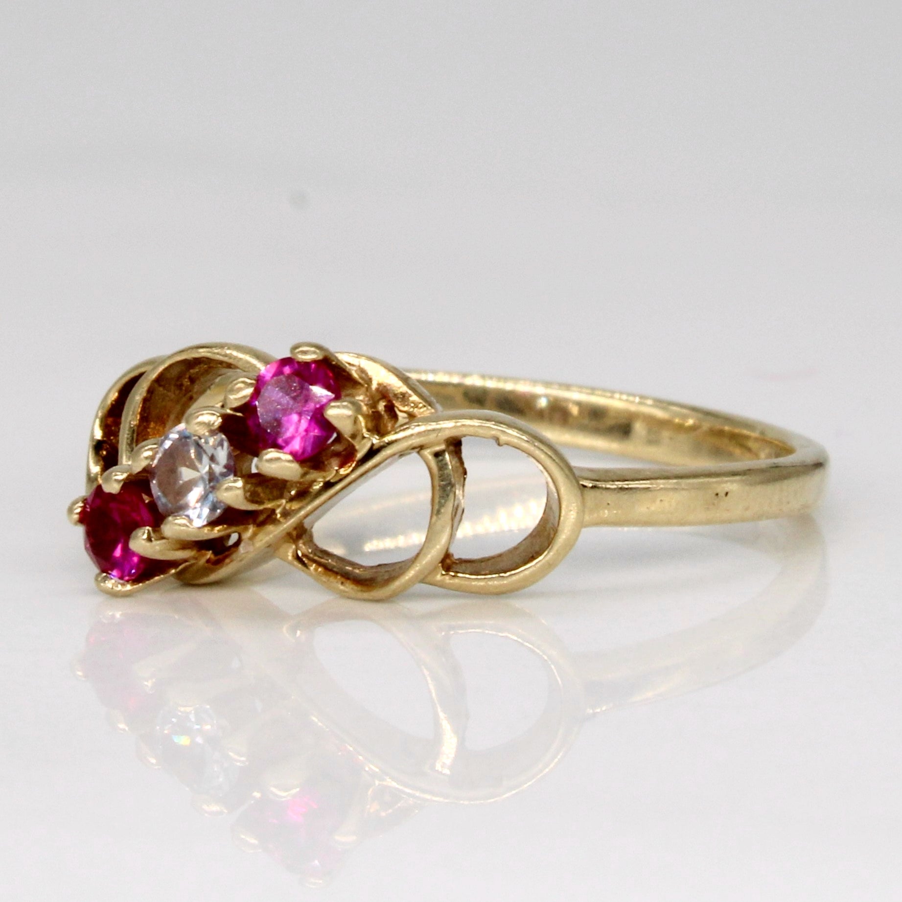 Bague cascade en rubis synthétique et saphir transparent | 0,10 ct au total, 0,05 ct | Taille 5,75 |