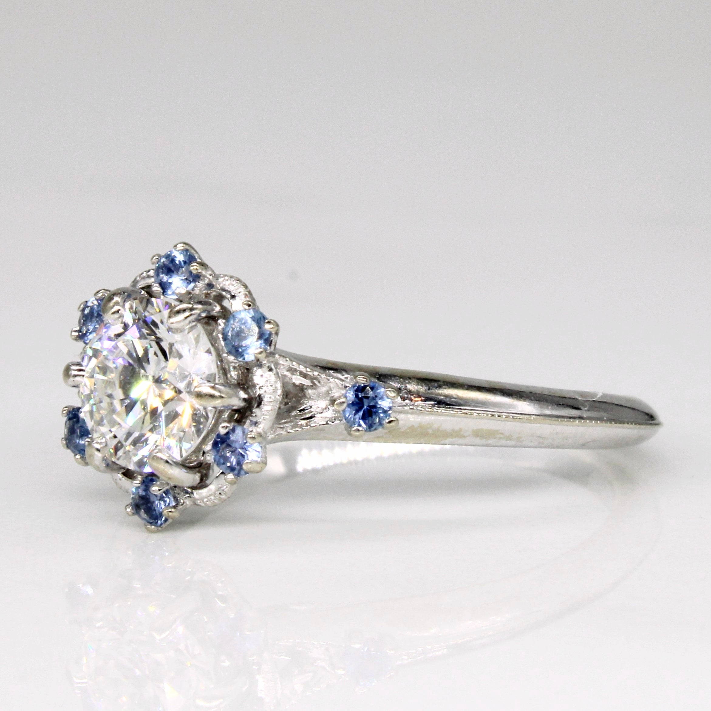 Bague de fiançailles halo diamant et saphir certifiée GIA | 0,92 ct SI2 G, 0,16 ct au total | Taille 7,75 |