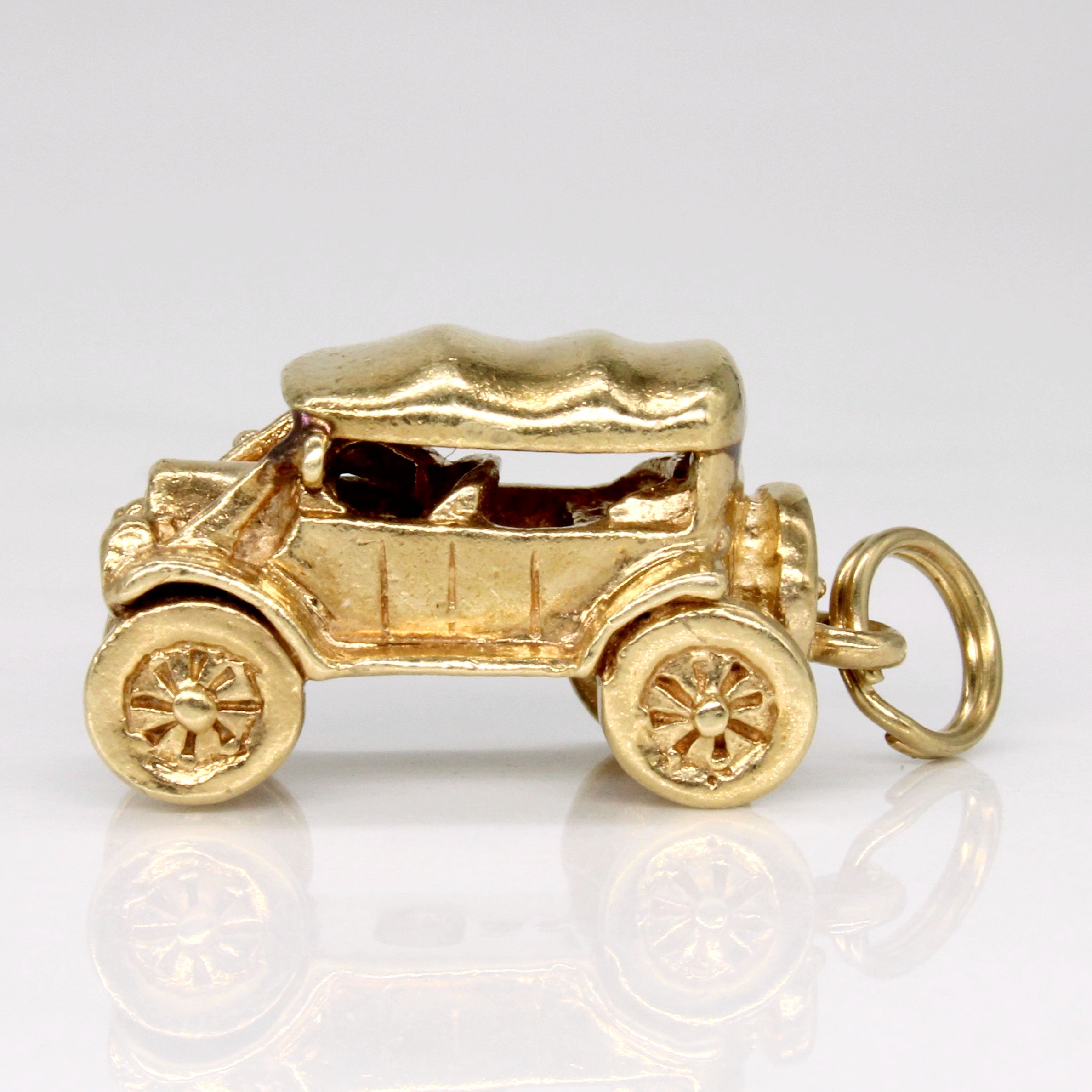 Breloque voiture en or jaune 10 carats