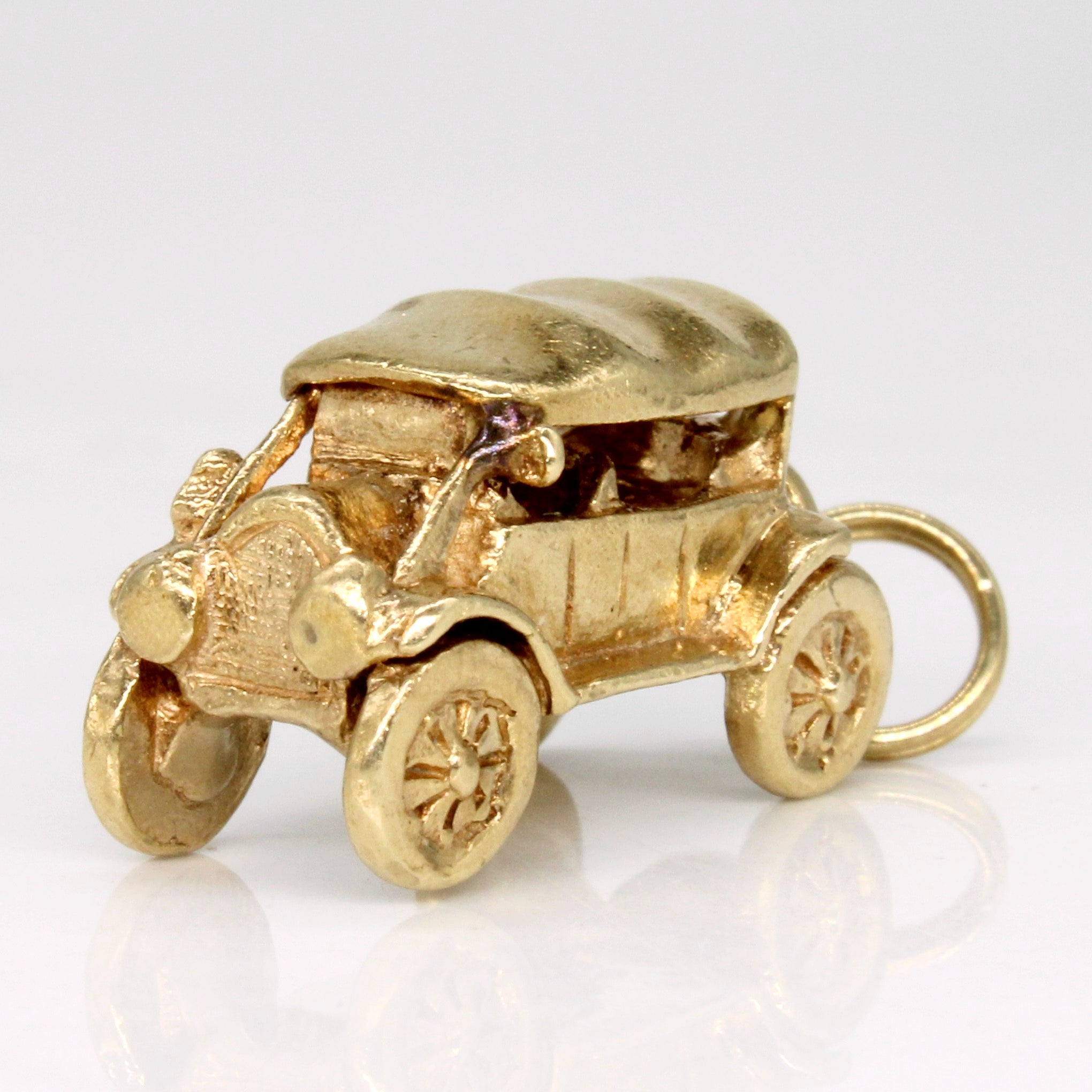Breloque voiture en or jaune 10 carats