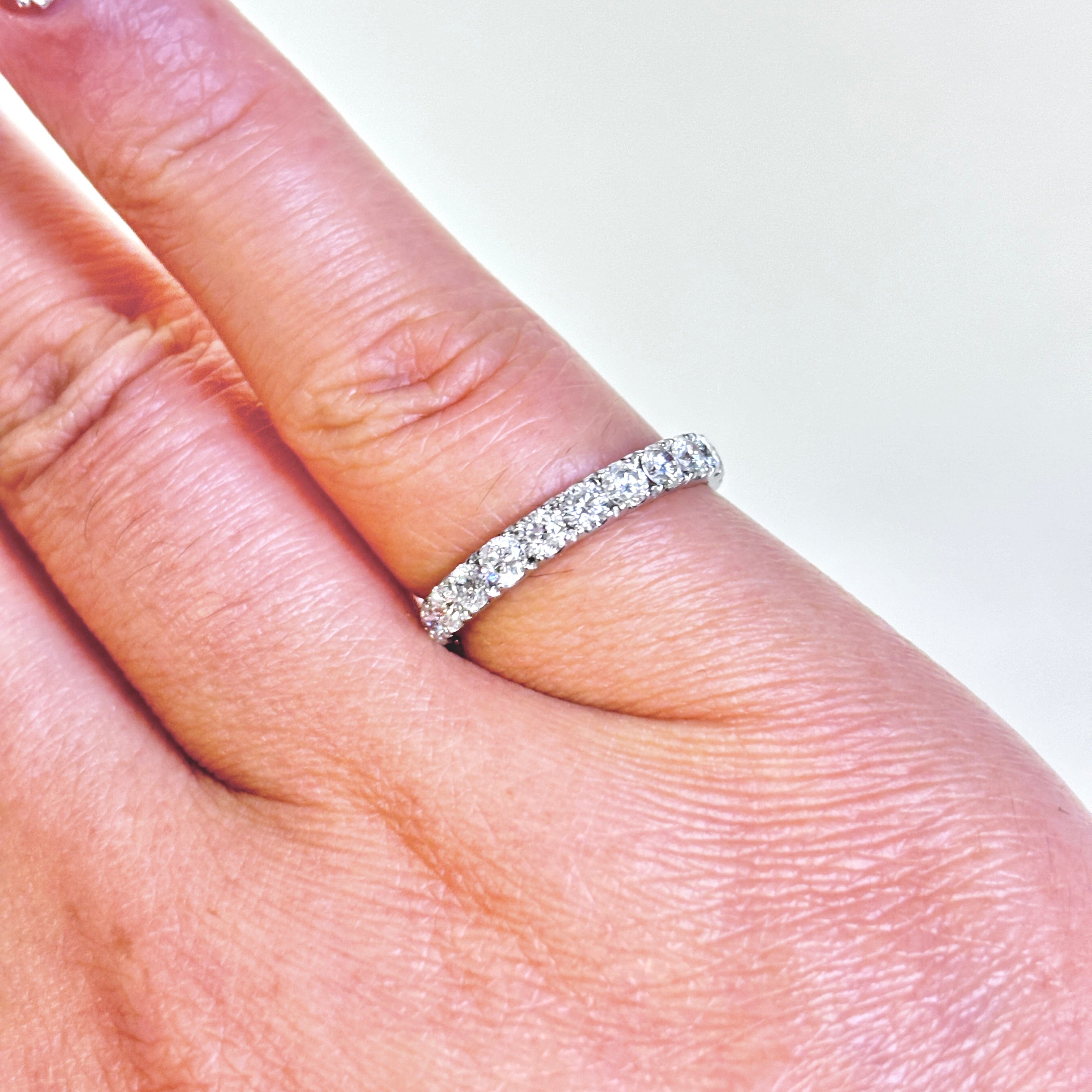 Alliance demi-éternité en or blanc 18 carats sertie de diamants | 0,69 ct au total | Taille 5