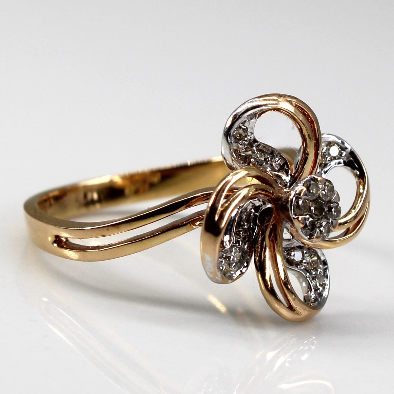 Flower Design Diamond Ring | 0.18ctw | SZ 6.75 |