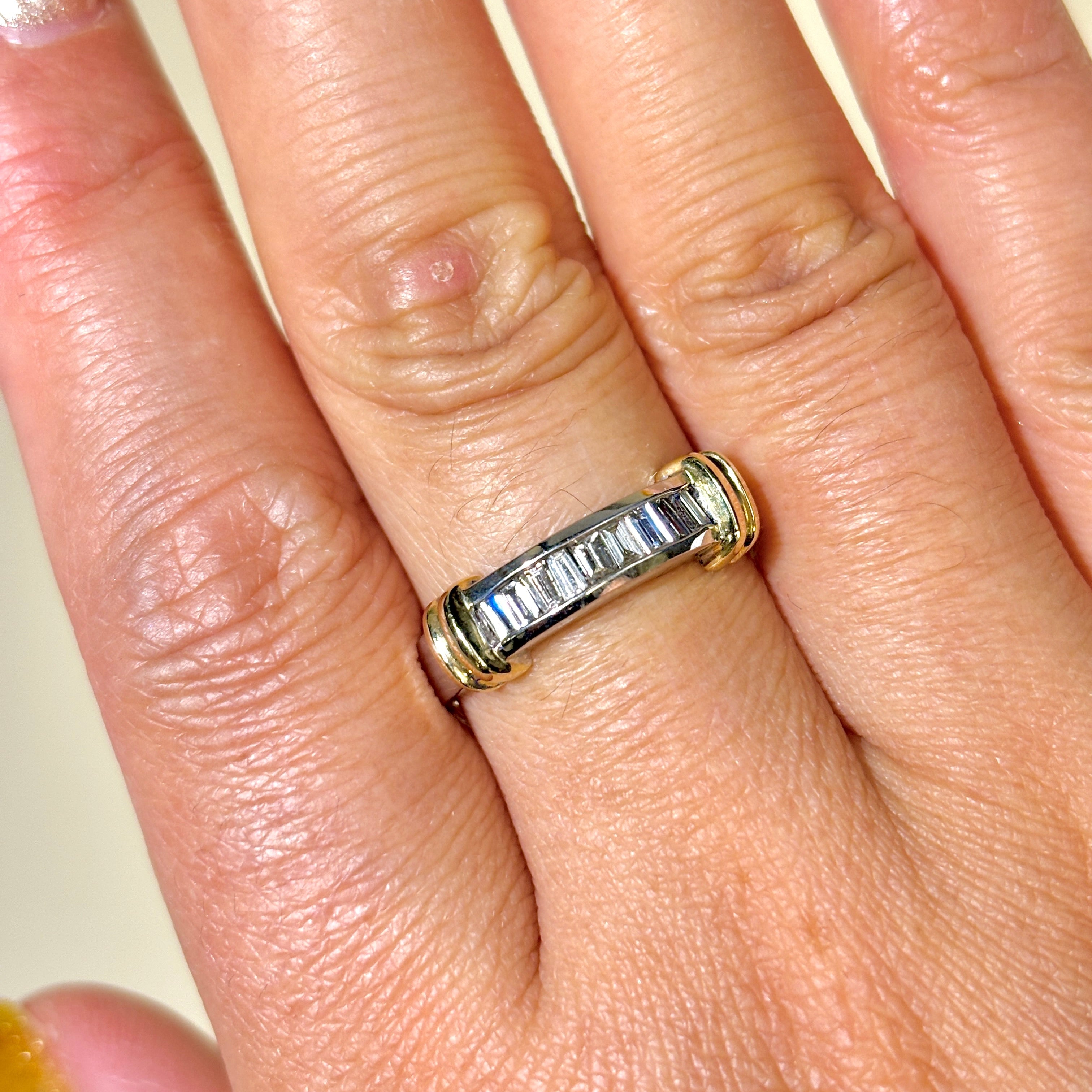Alliance en or bicolore 14 carats sertie de diamants | 0,44 ct au total | Taille 8