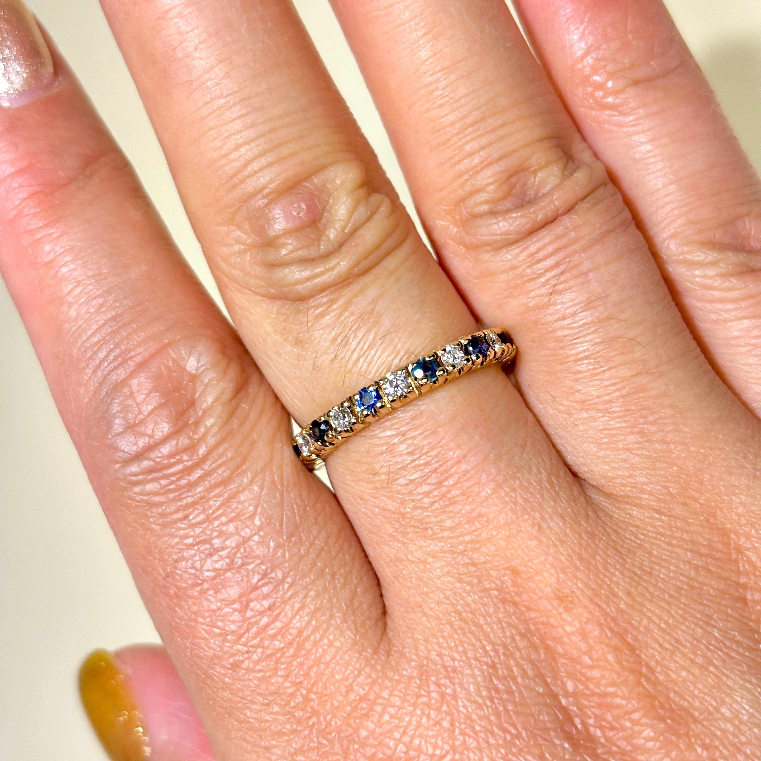 Alliance en or jaune 14 carats sertie de saphirs et de diamants | 0,31 ct au total, 0,27 ct au total | Taille 7,25